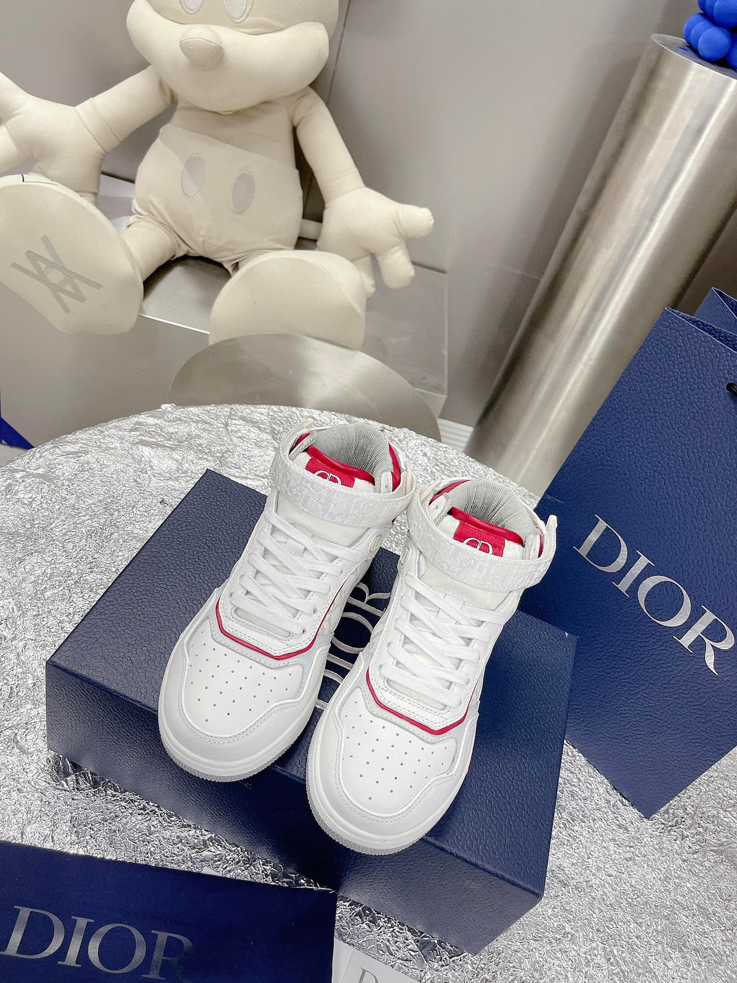 Dior shoes331