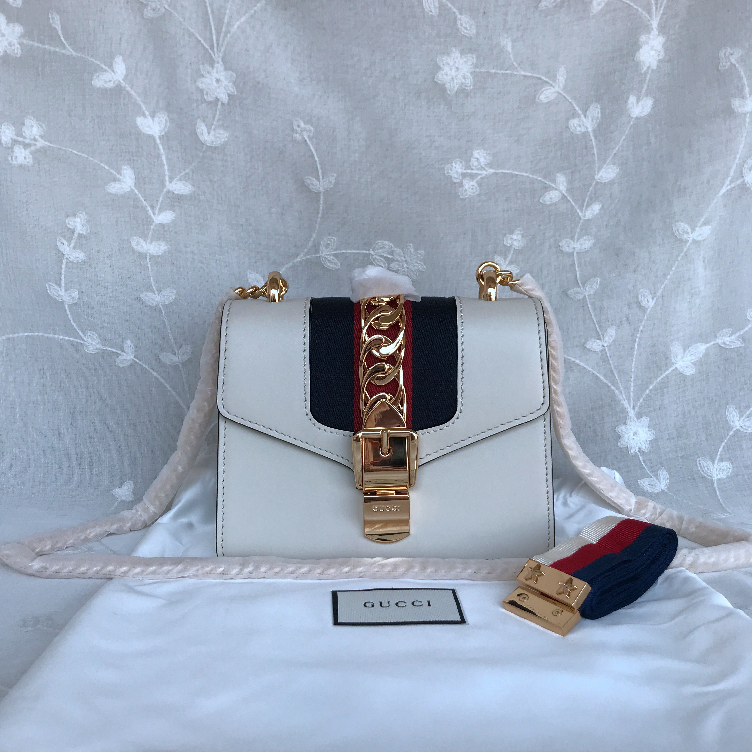 Gucci Sylvie leather mini chain bag 431666