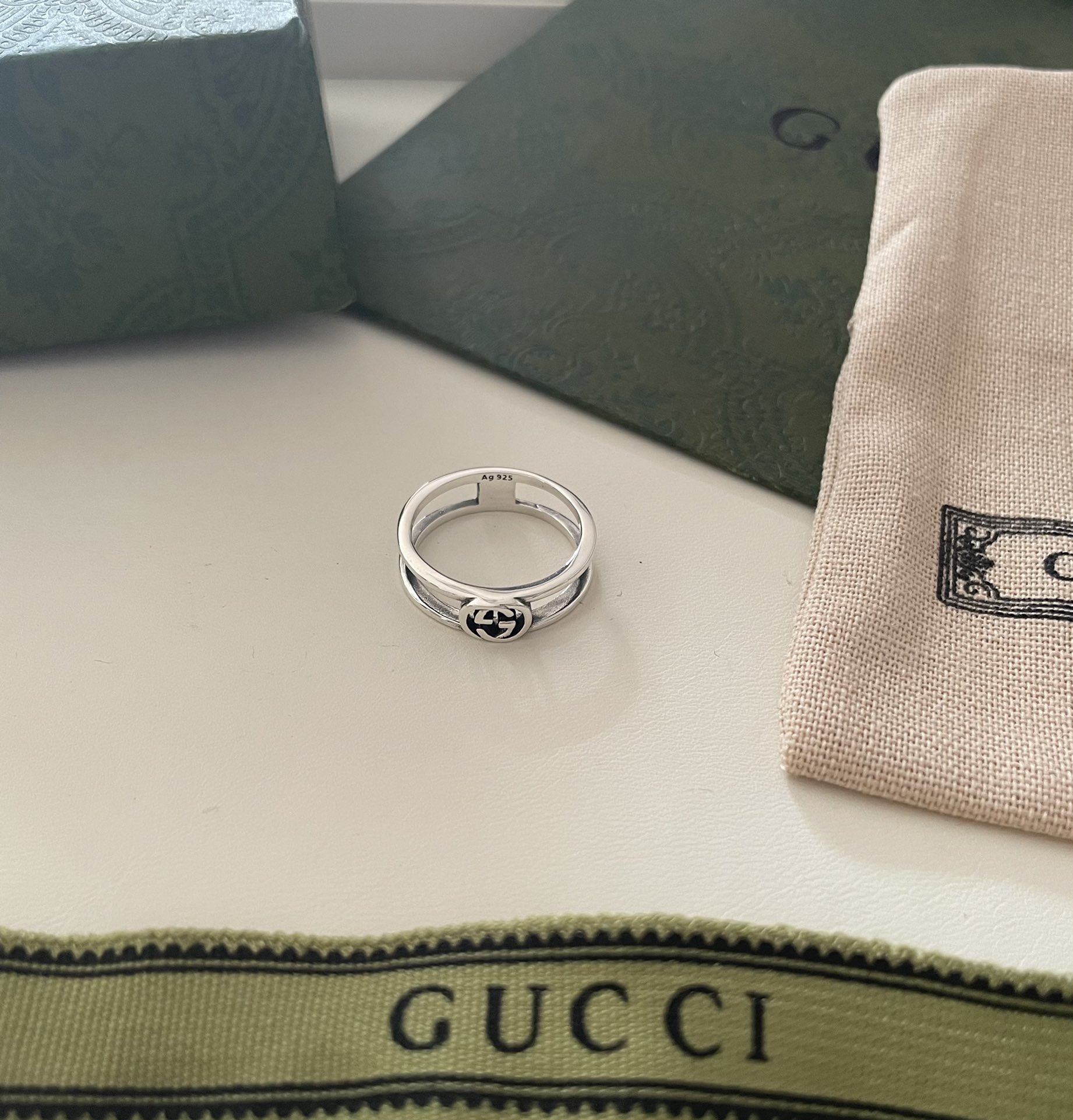 G*u interlocking double G narrow sterling silver ring