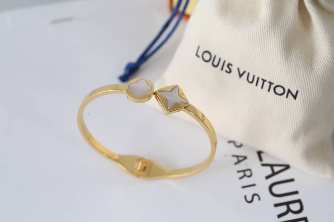 Wholesale Louis Vuitton AAA+ Bracelet