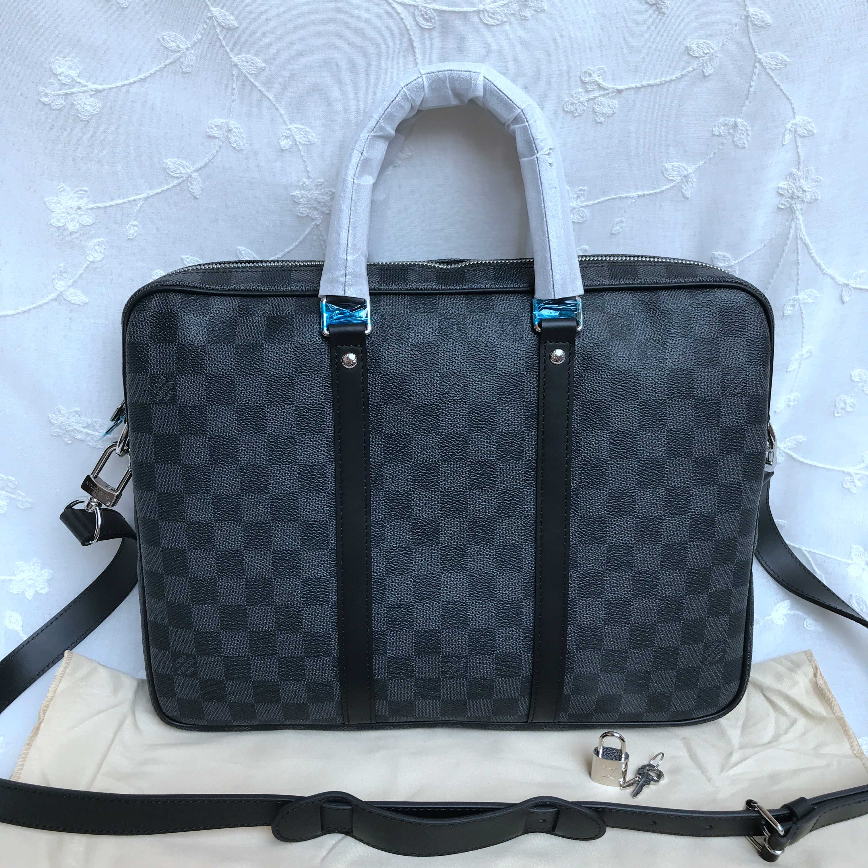 LV PORTE-DOCUMENTS VOYAGE PM N41478