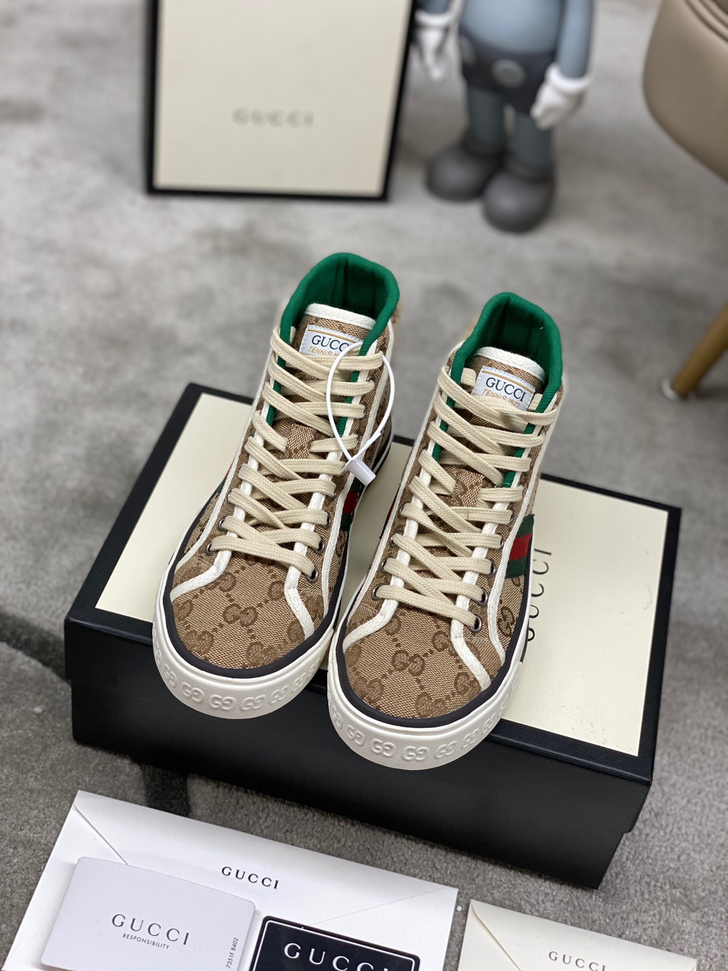 Gucci shoe215