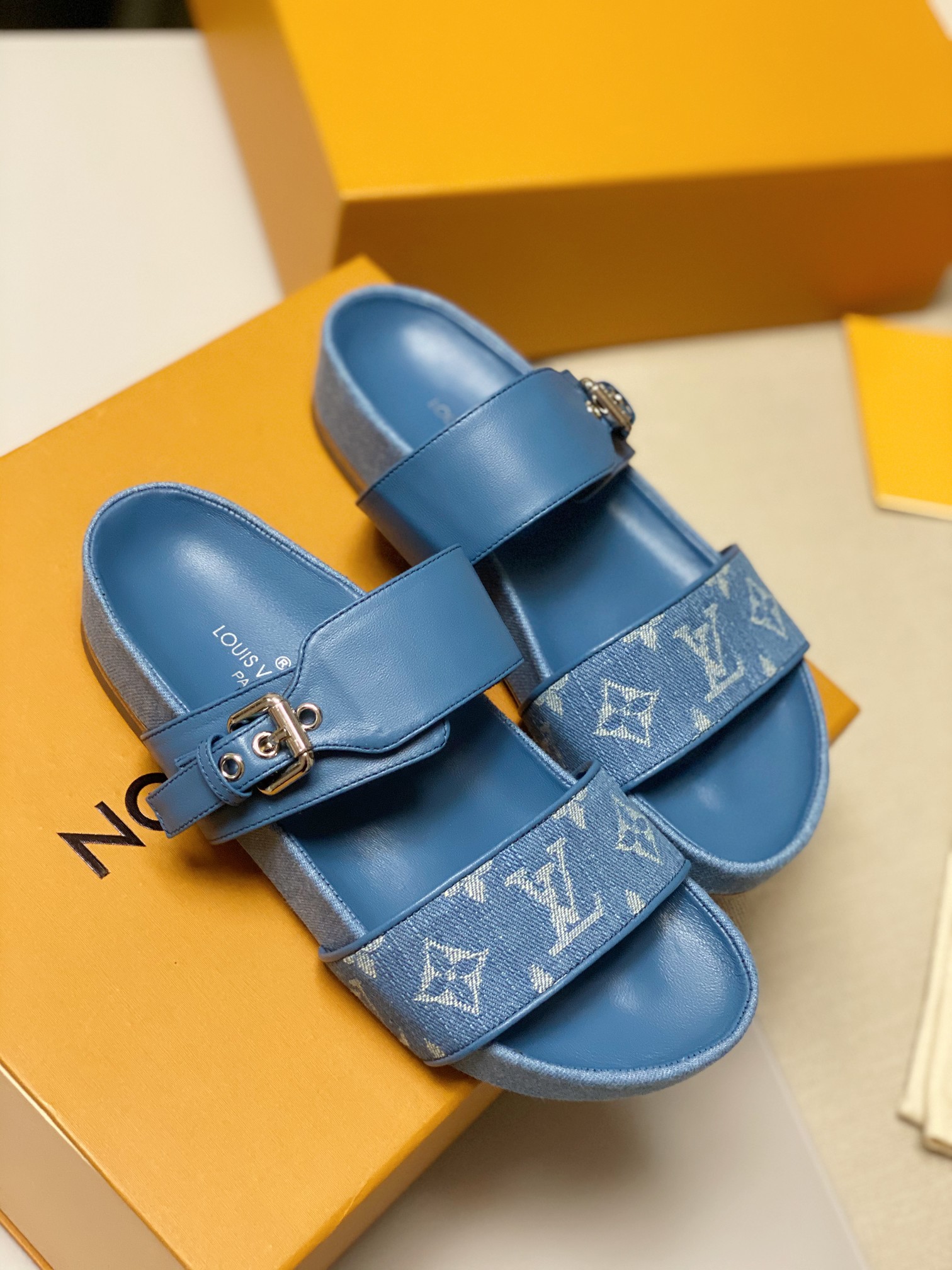 LV shoes58