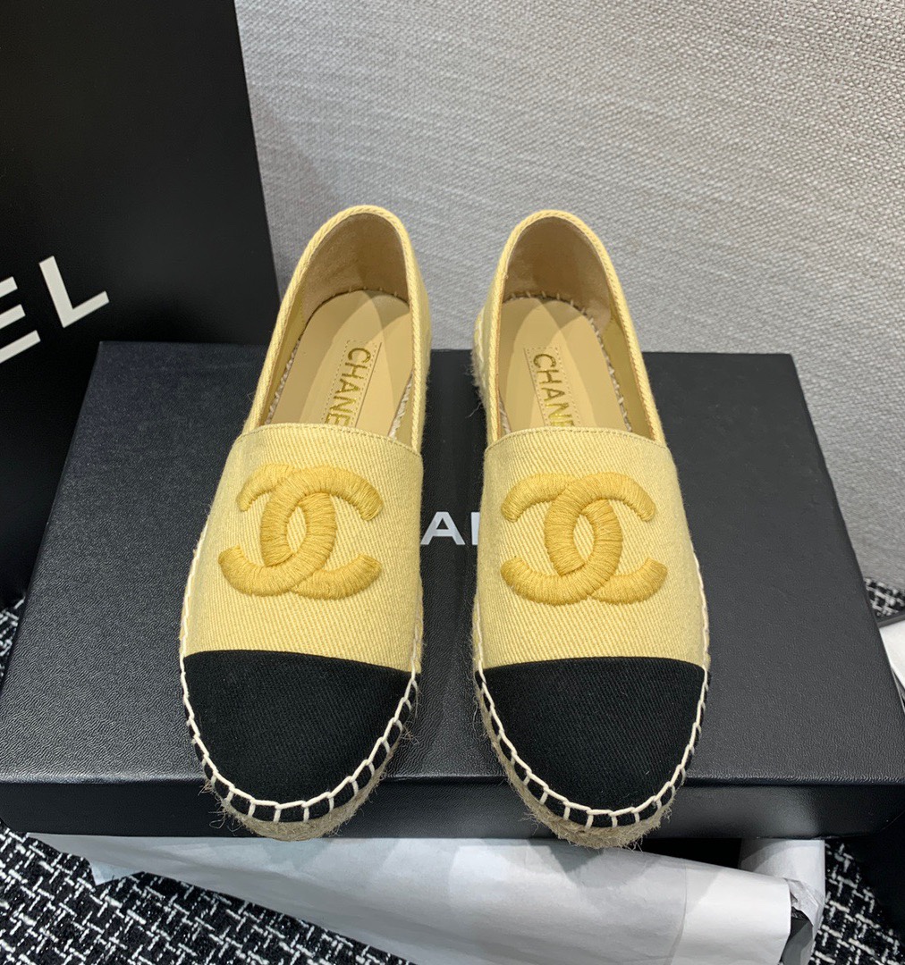 Chanel Shoes379
