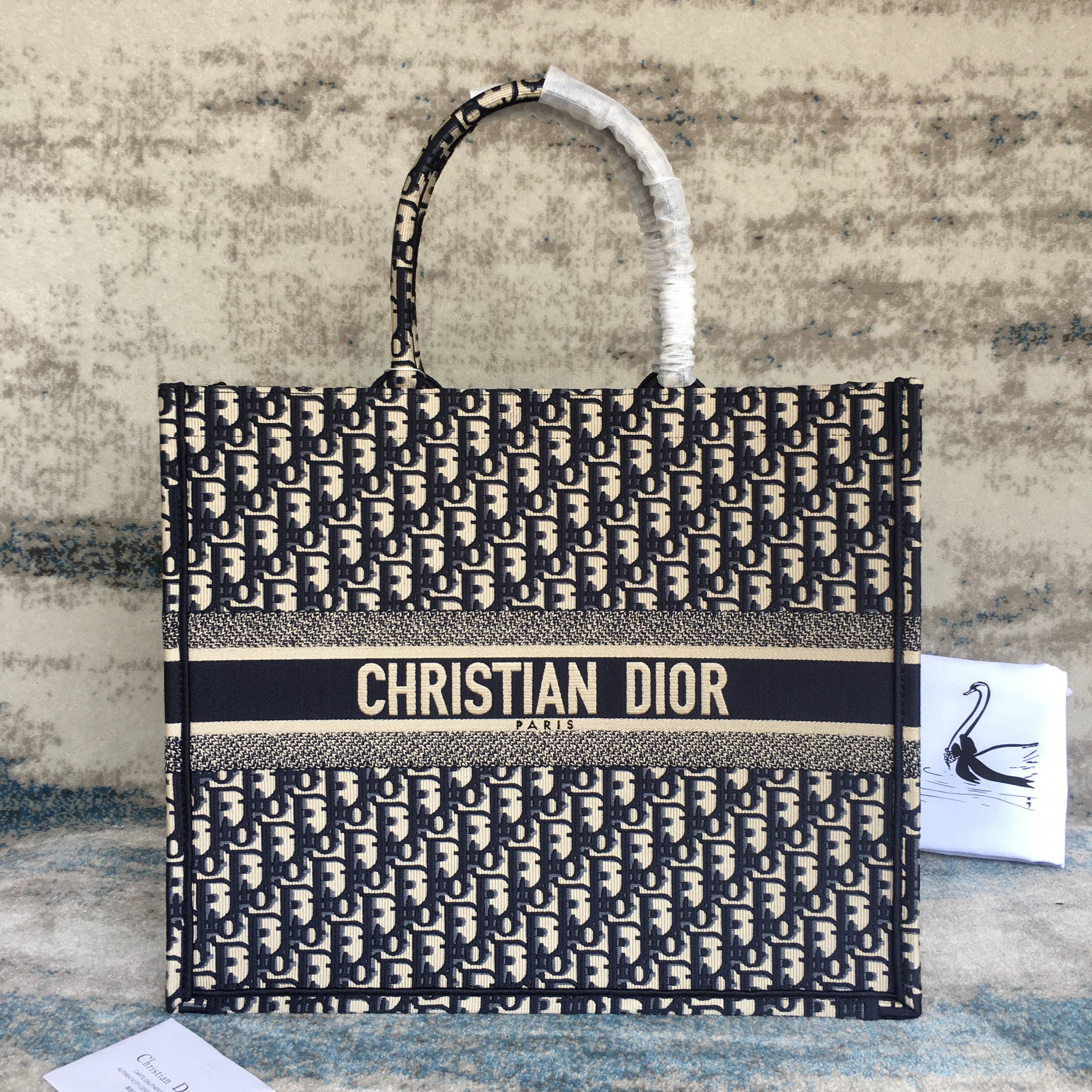 DIOR OBLIQUE EMBROIDERED DIOR BOOK TOTE