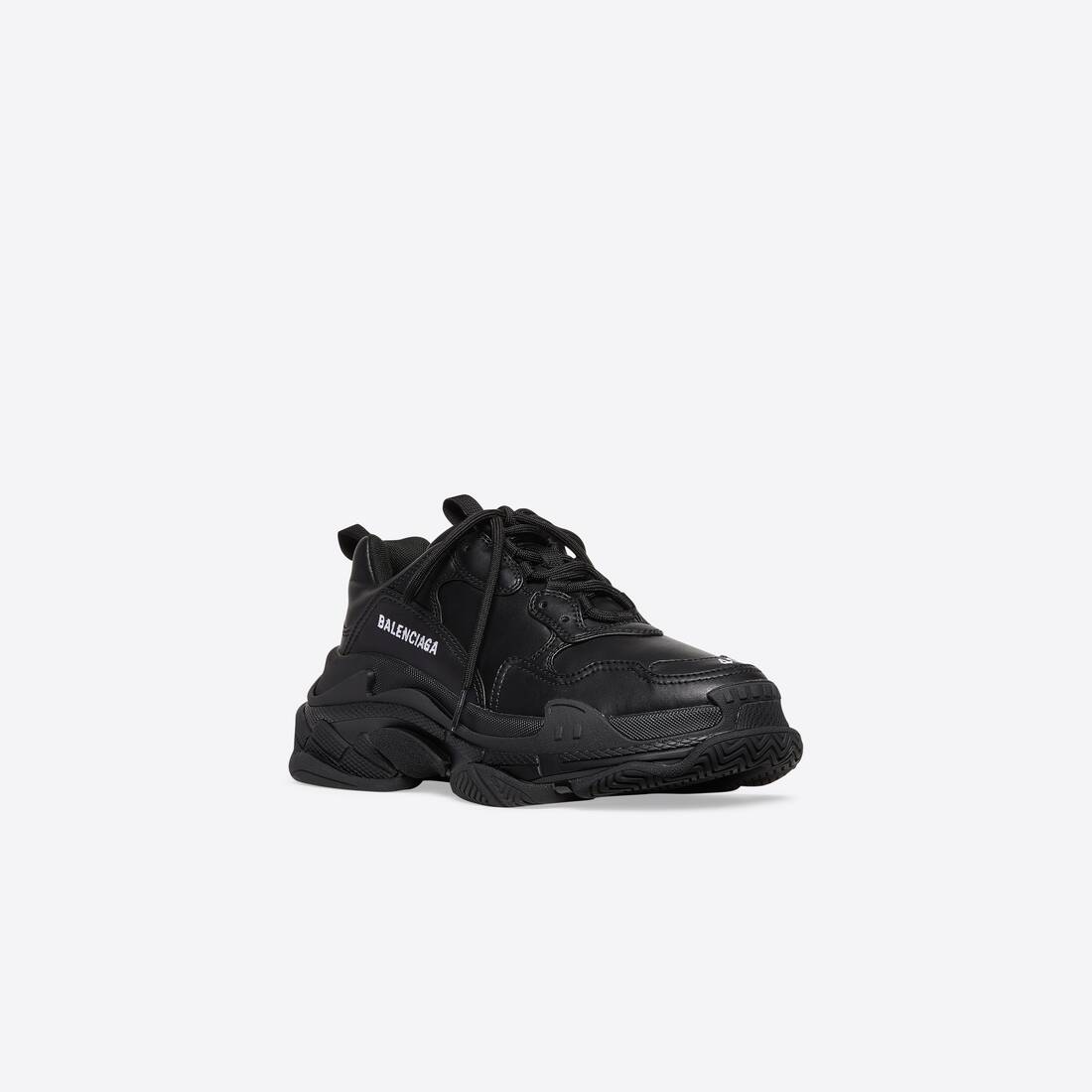 Women's Triple S Sneaker  in Black 524039W2FA51000