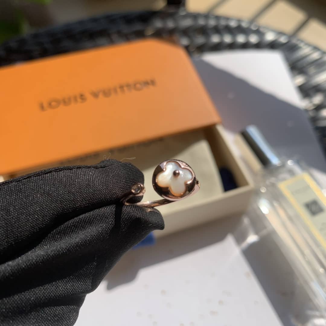 7 Star Louis Vuitton Ring