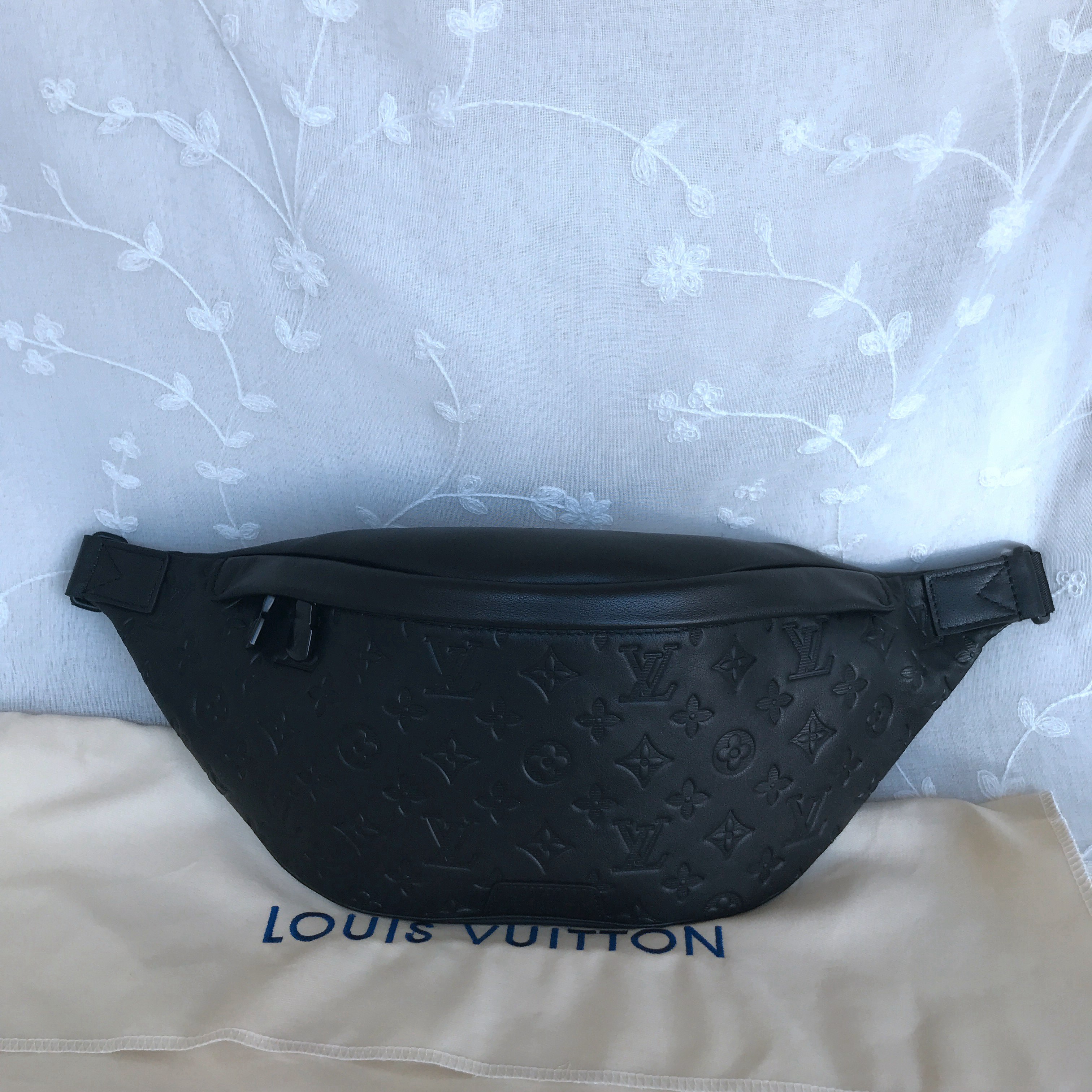 LV DISCOVERY BUMBAG M44388