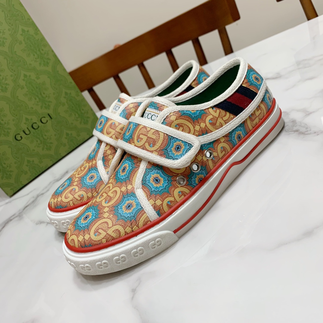 Gucci shoe116