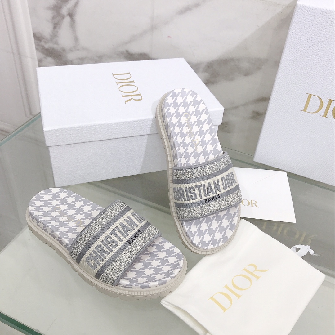 Dior shoes35