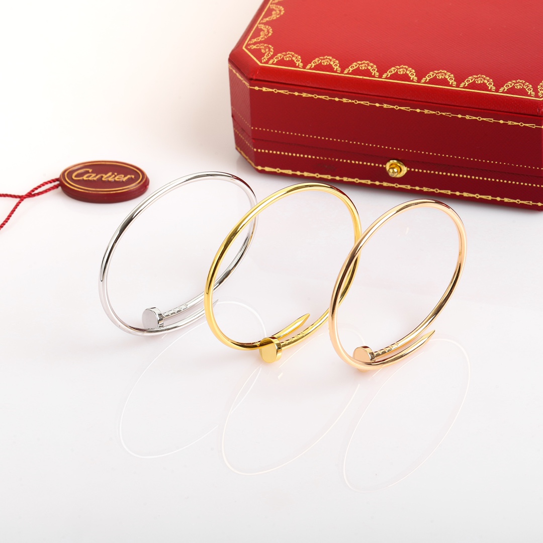 C@rtier latest nail bracelet