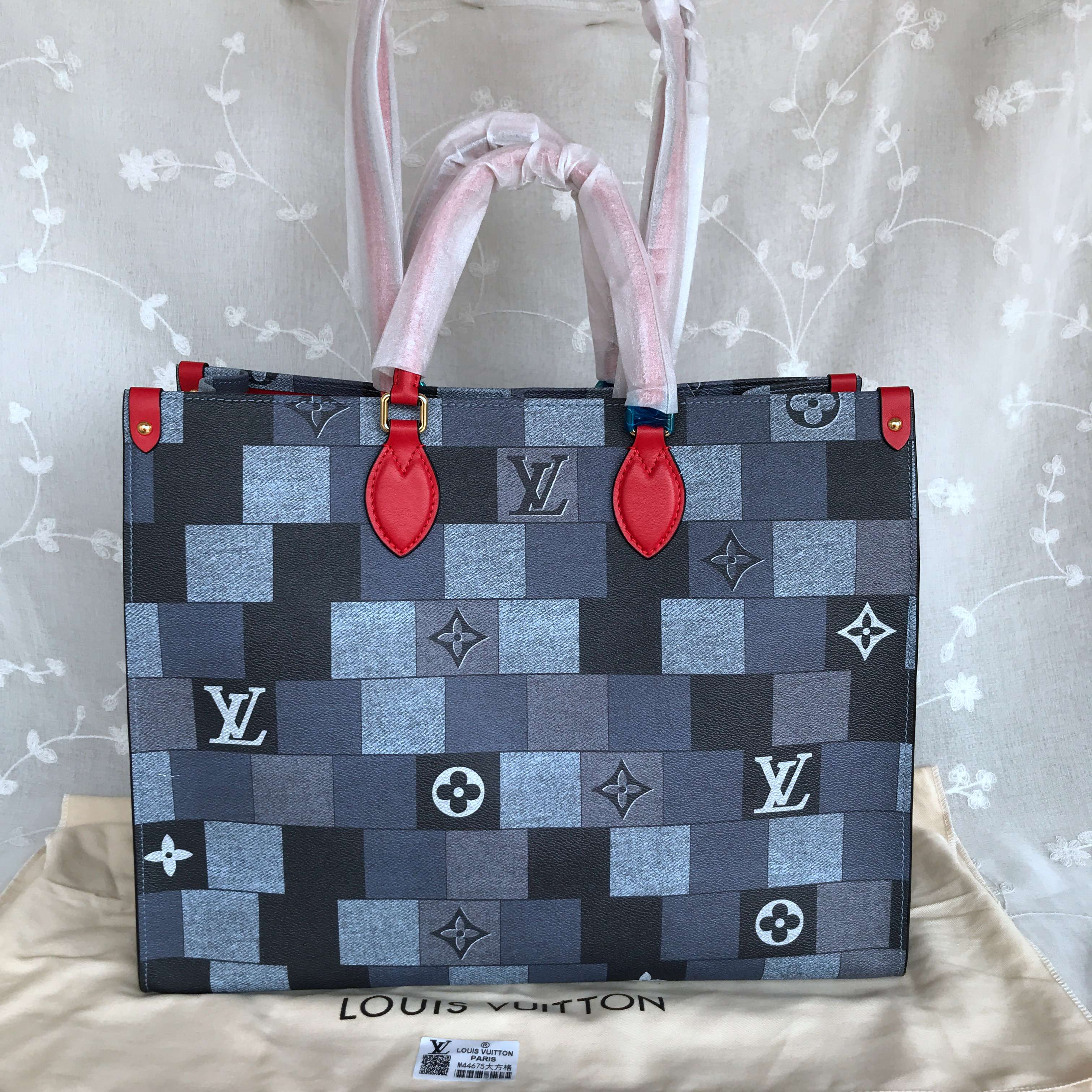 LV ONTHEGO M44576