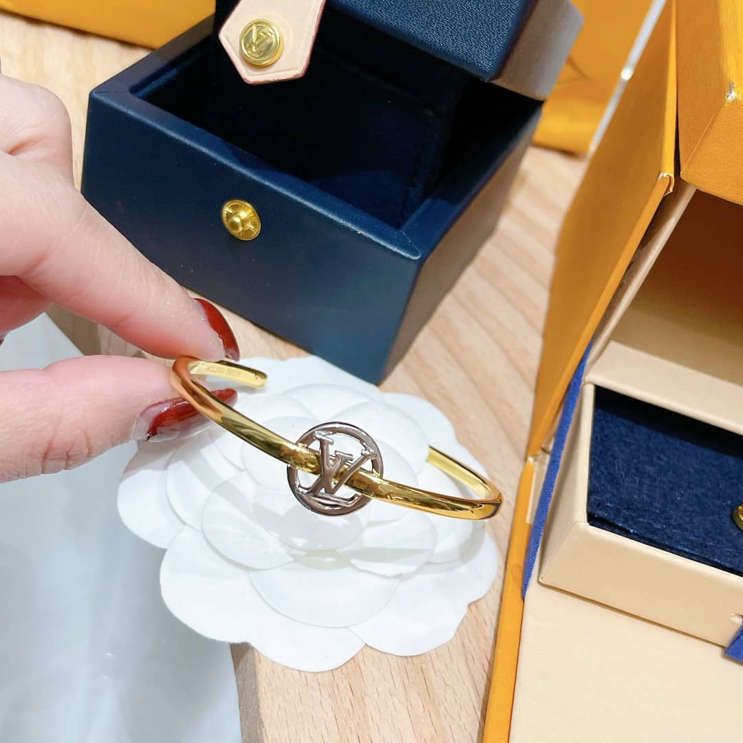 Wholesale Louis Vuitton AAA+ Bracelet