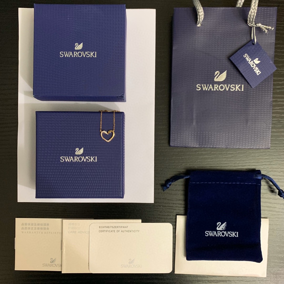 SWAROVSKI KISSING SWANS series necklace