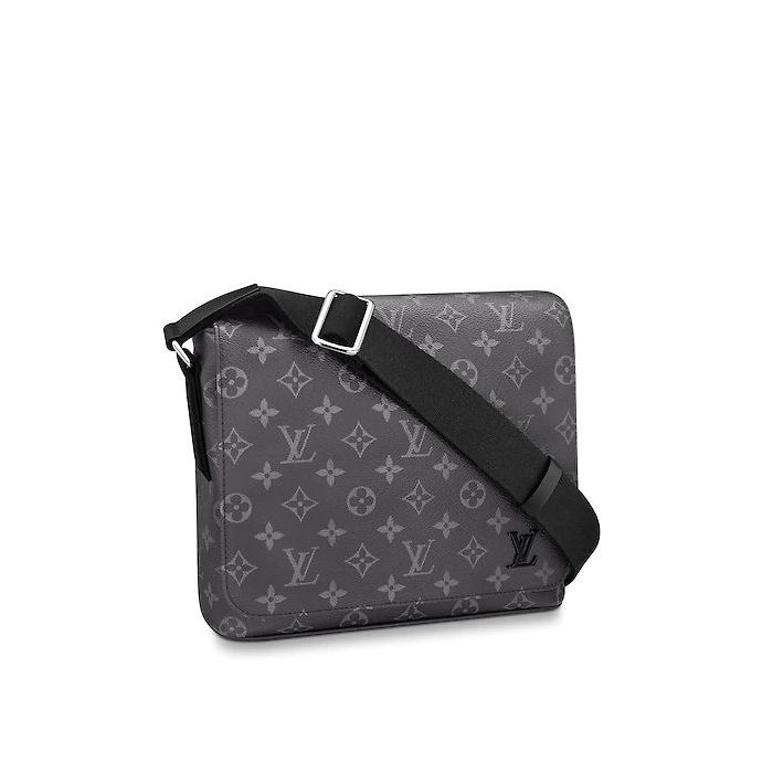 Louis Vuitton District PM M44000