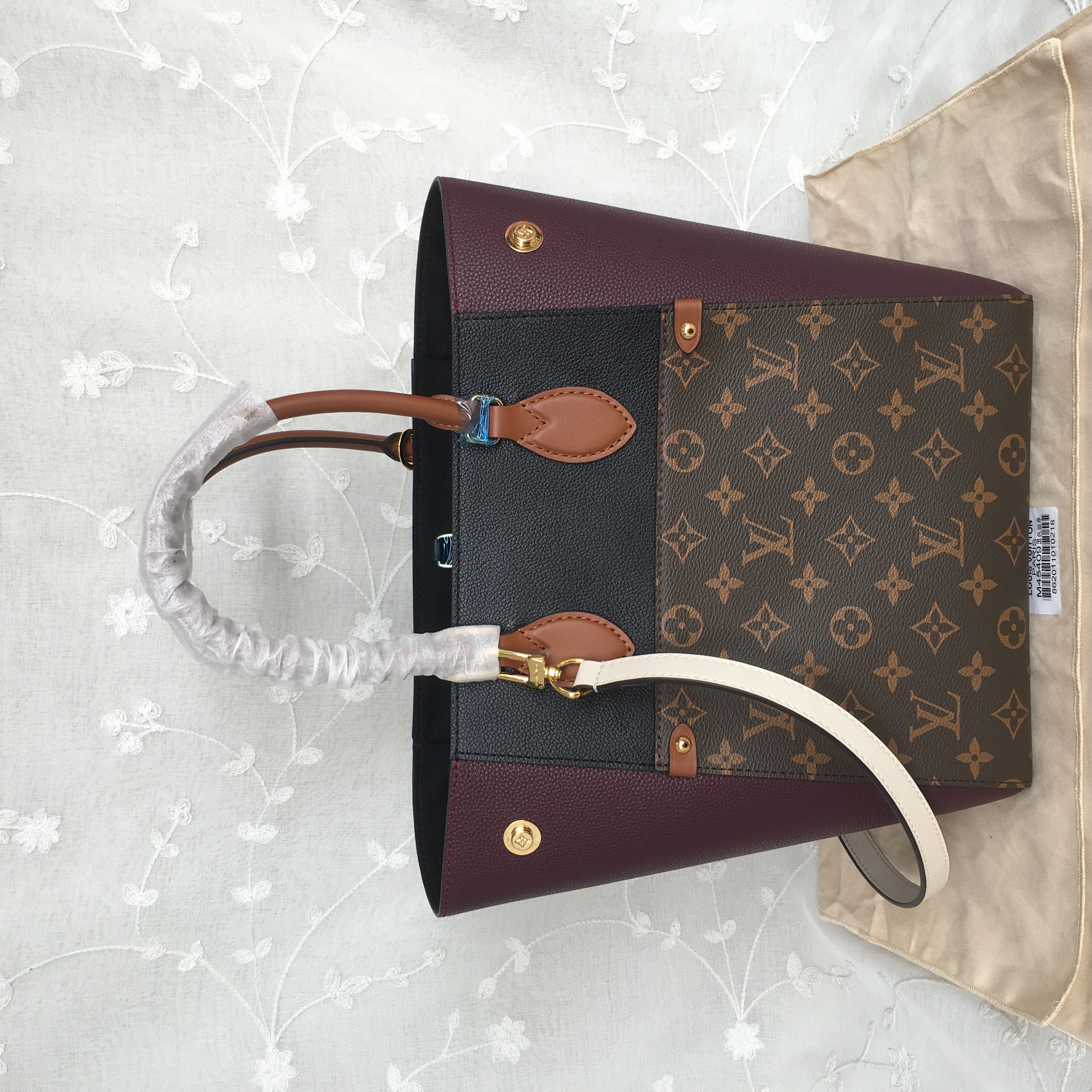 LV FOLD TOTE MM M45409