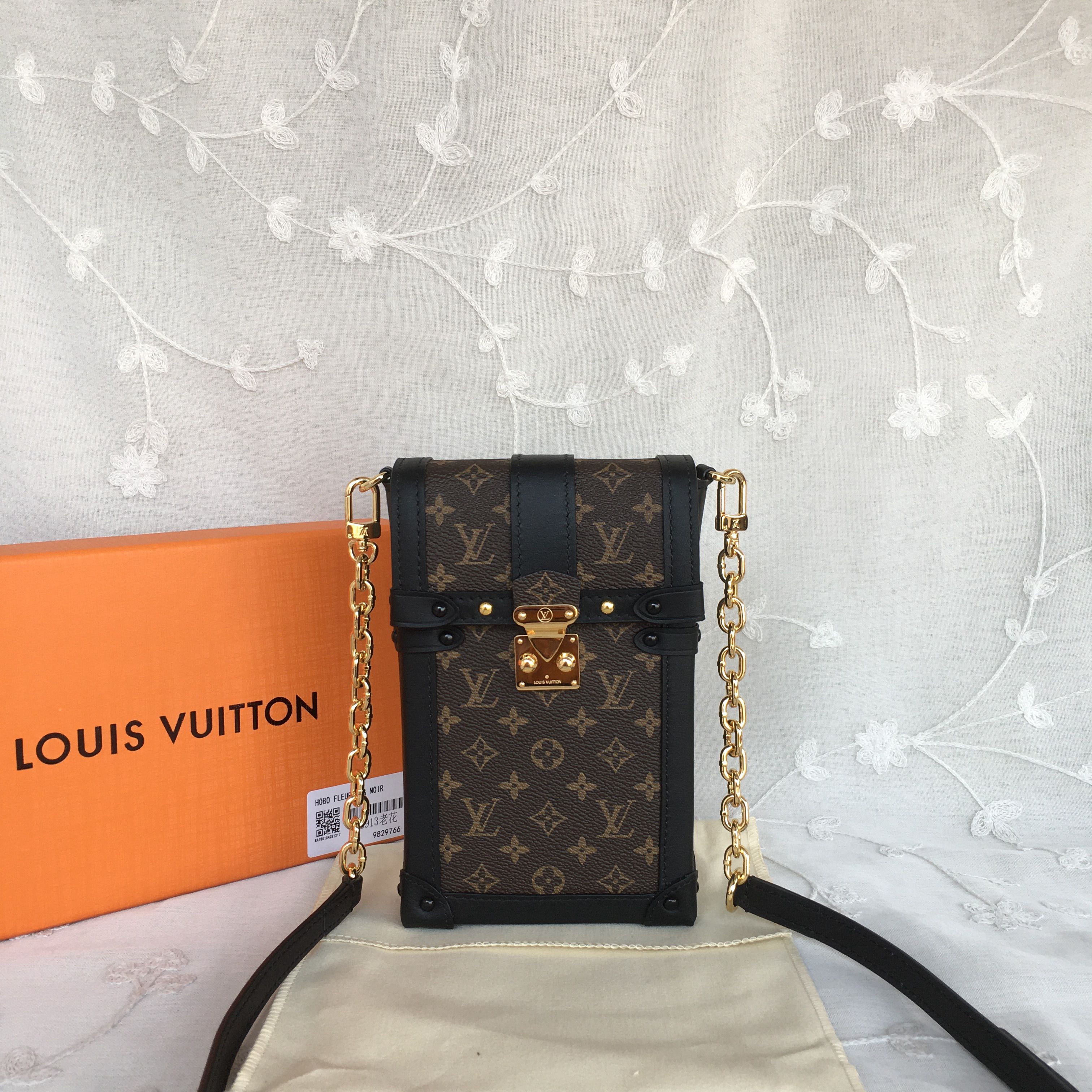 LV VERTICAL TRUNK POCHETTE M63913