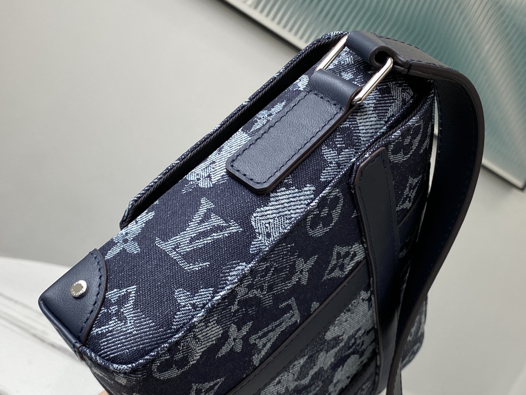 LV TRUNK MESSENGER M57282