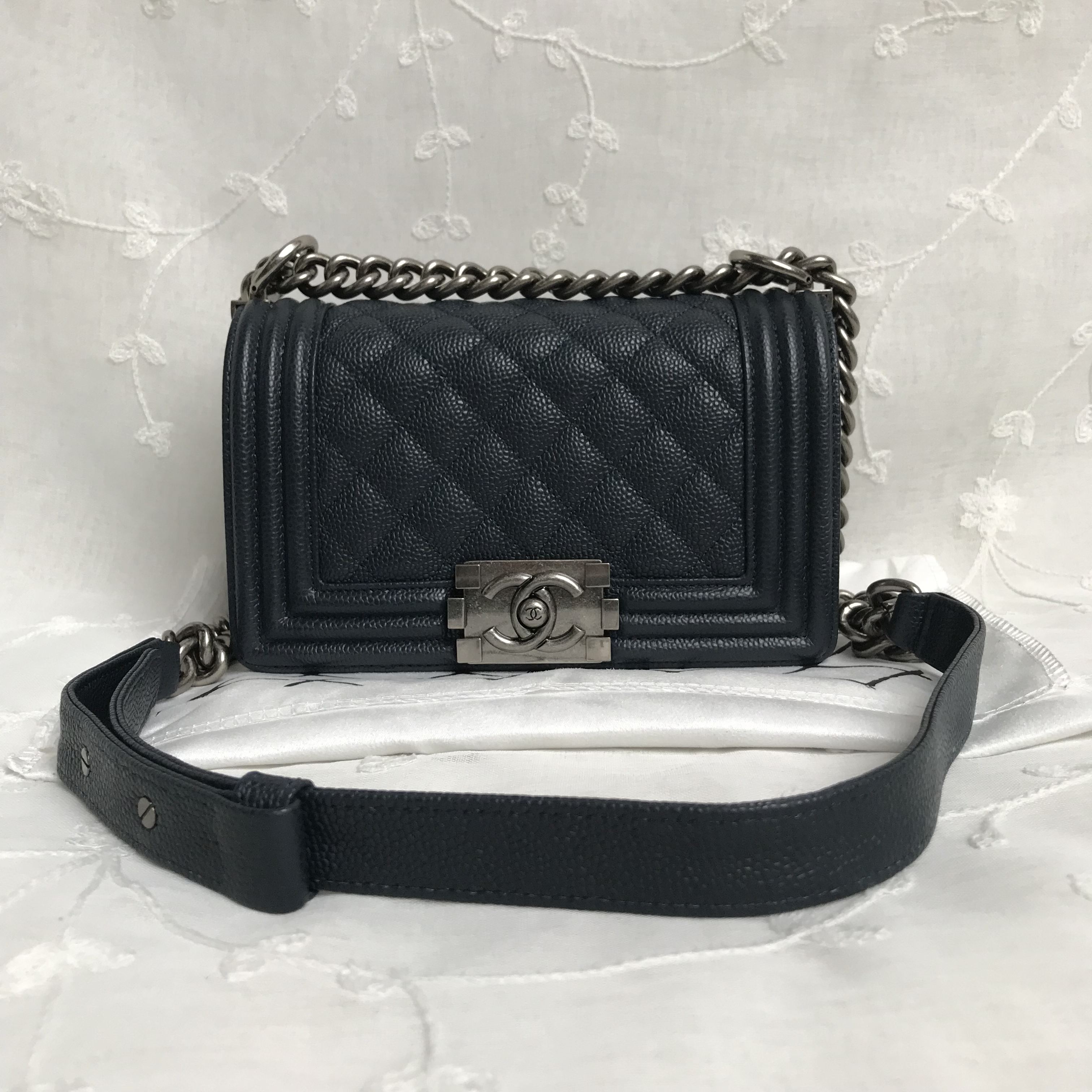 CHANEL SMALL BOY HANDBAG  20cm