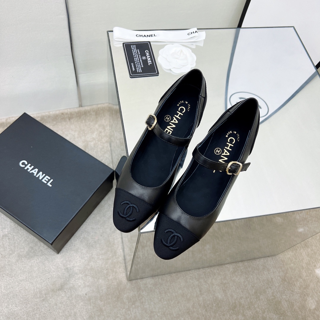 Chanel Shoes144