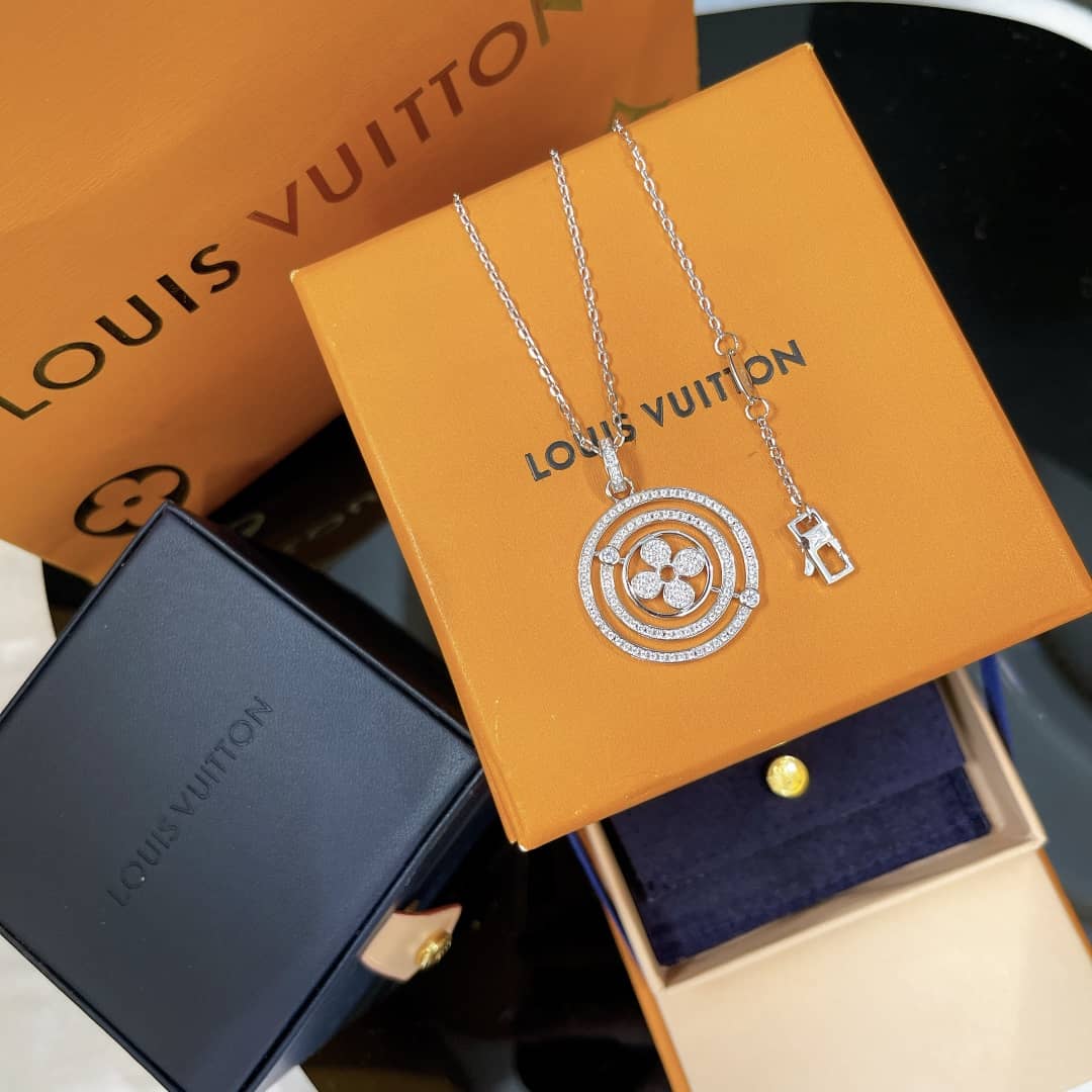 Knockoff Louis Vuitton Logo Necklace