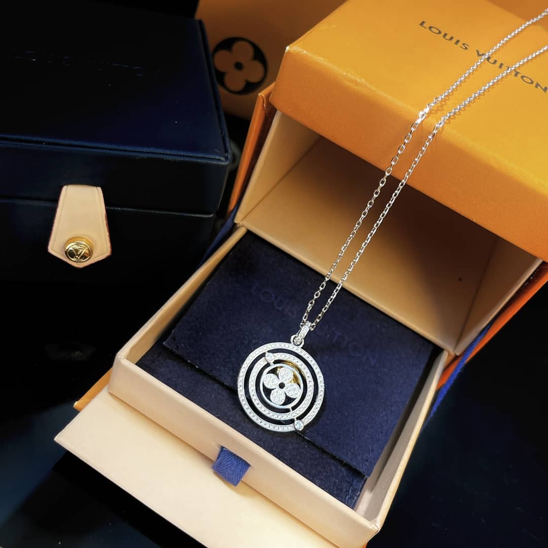 Knockoff Louis Vuitton Logo Necklace