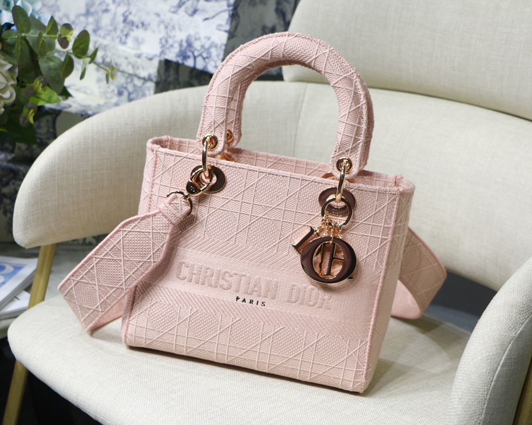 DIOR MEDIUM LADY D-LITE BAG