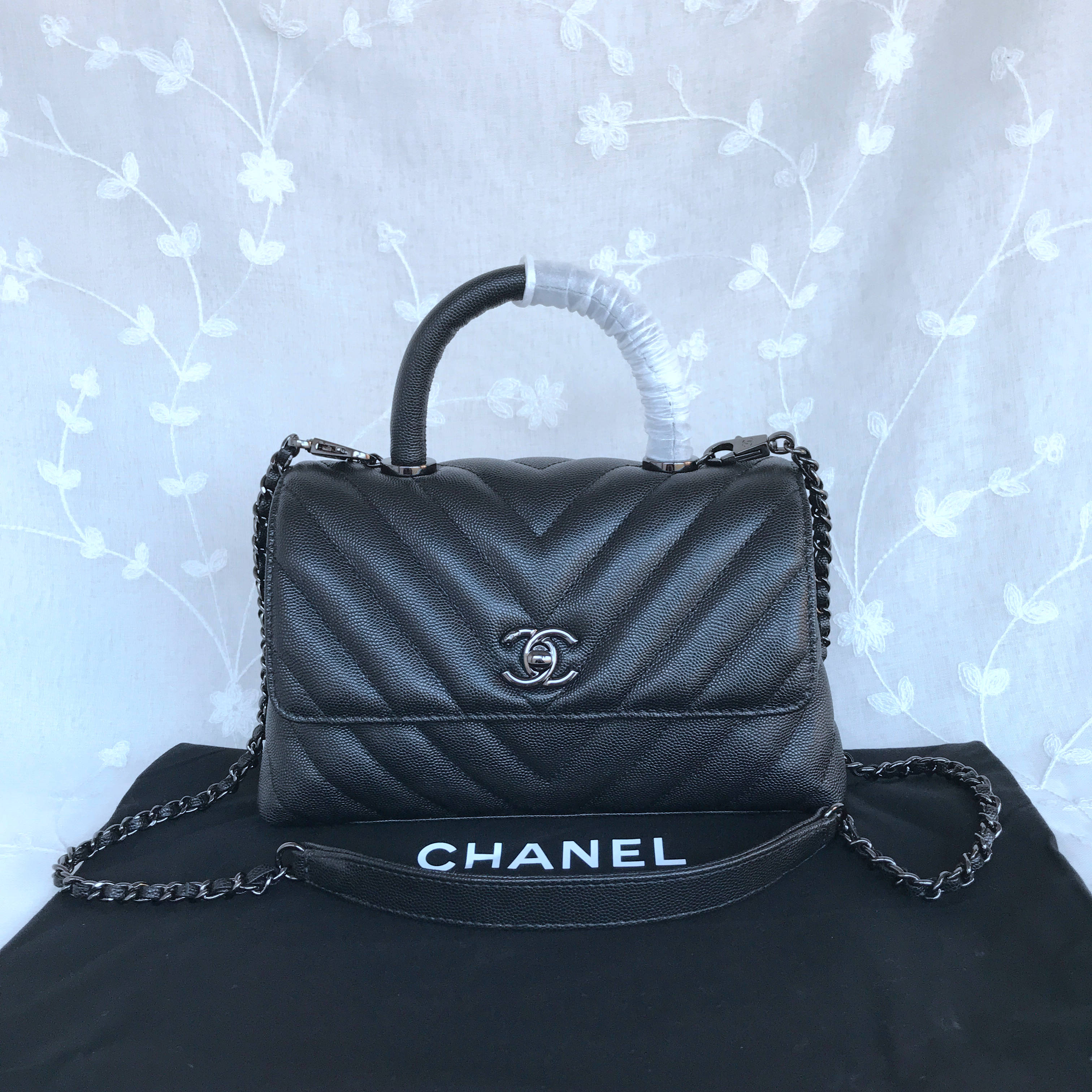 CHANEL FLAP BAG WITH TOP HANDLE 23cm