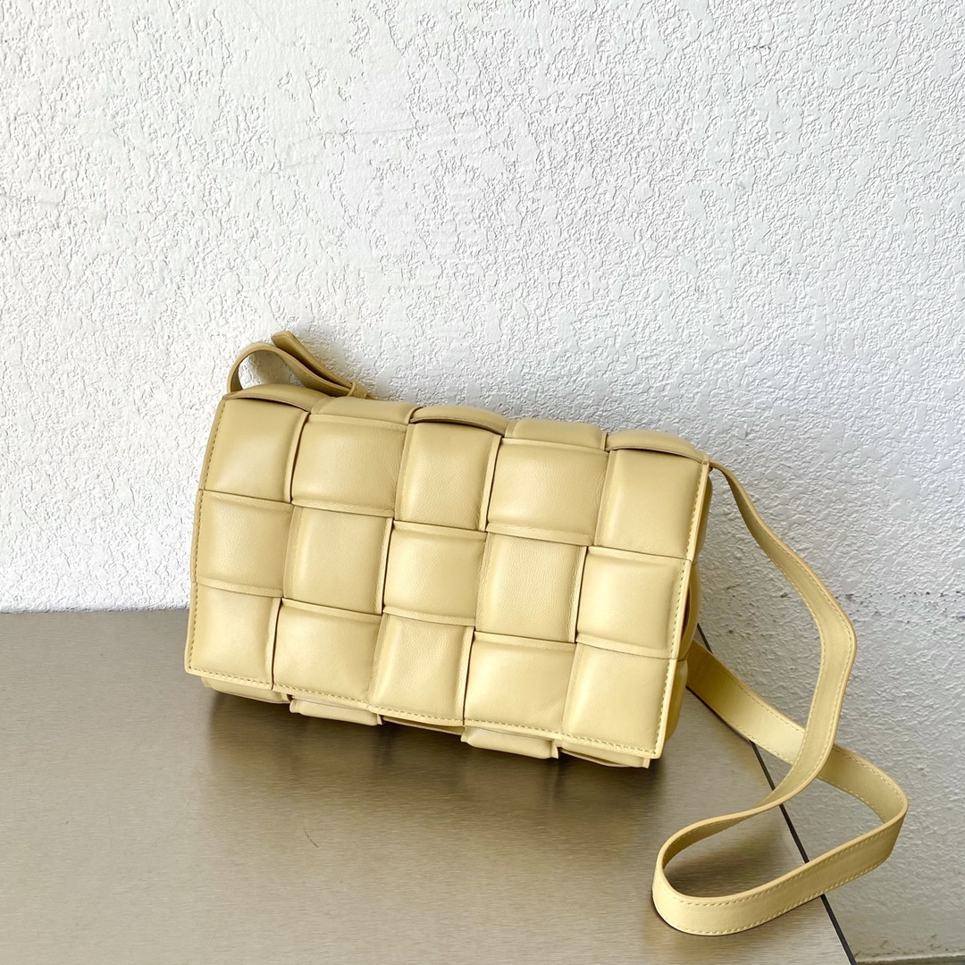 BOTTEGA VENETA THE CHAIN CASSETTE