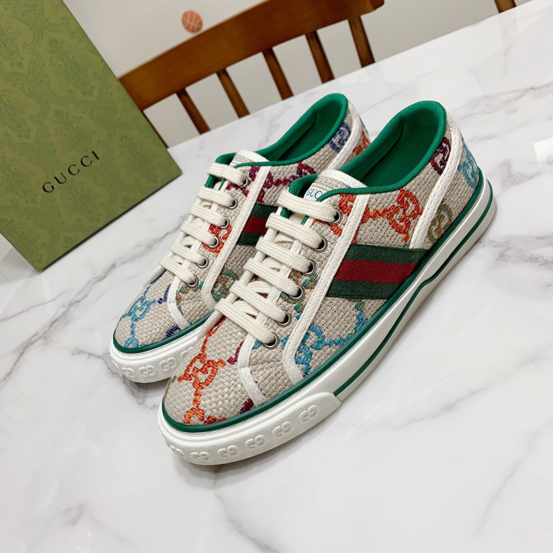 Gucci shoe104