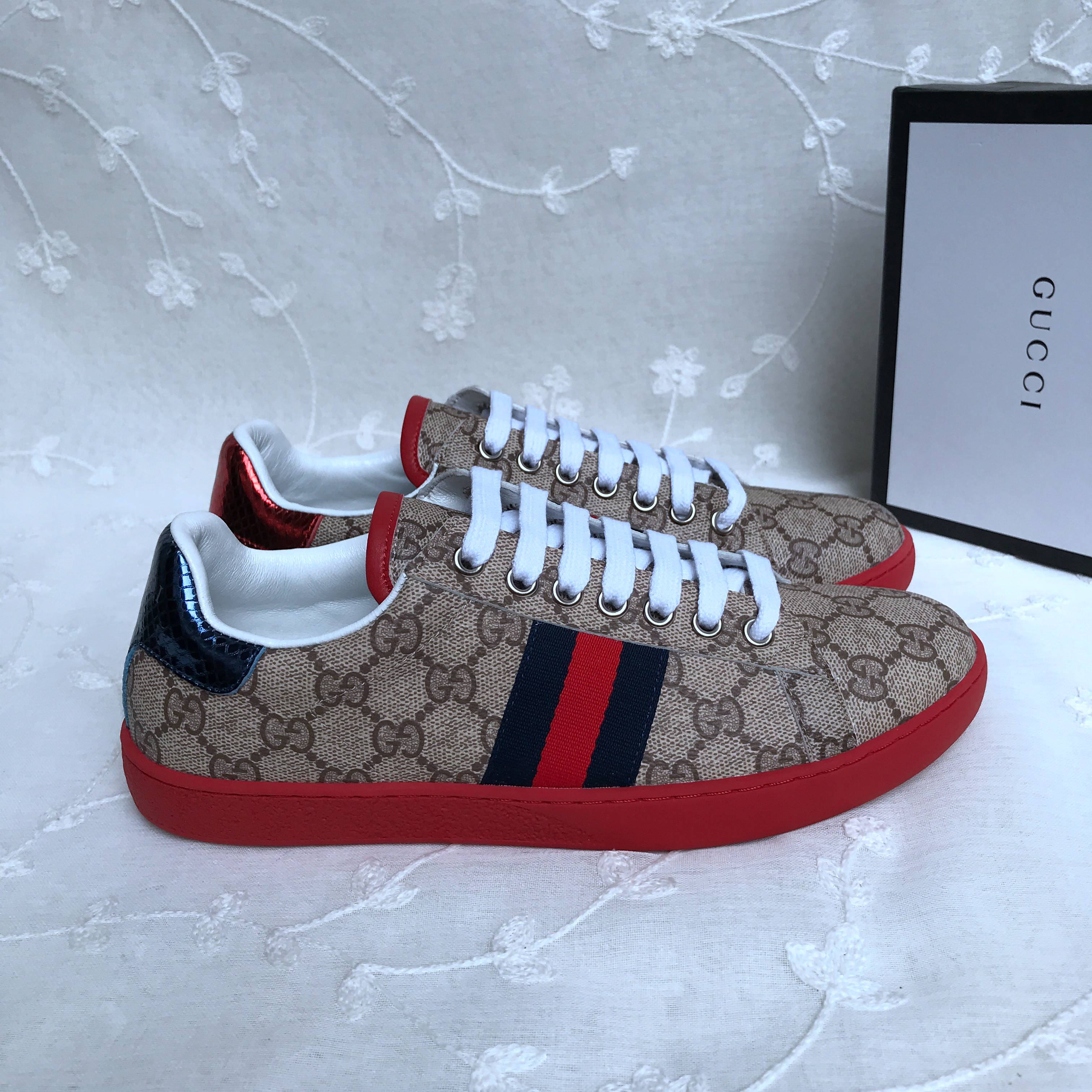 Gucci Bee Canvas Shoes 428251