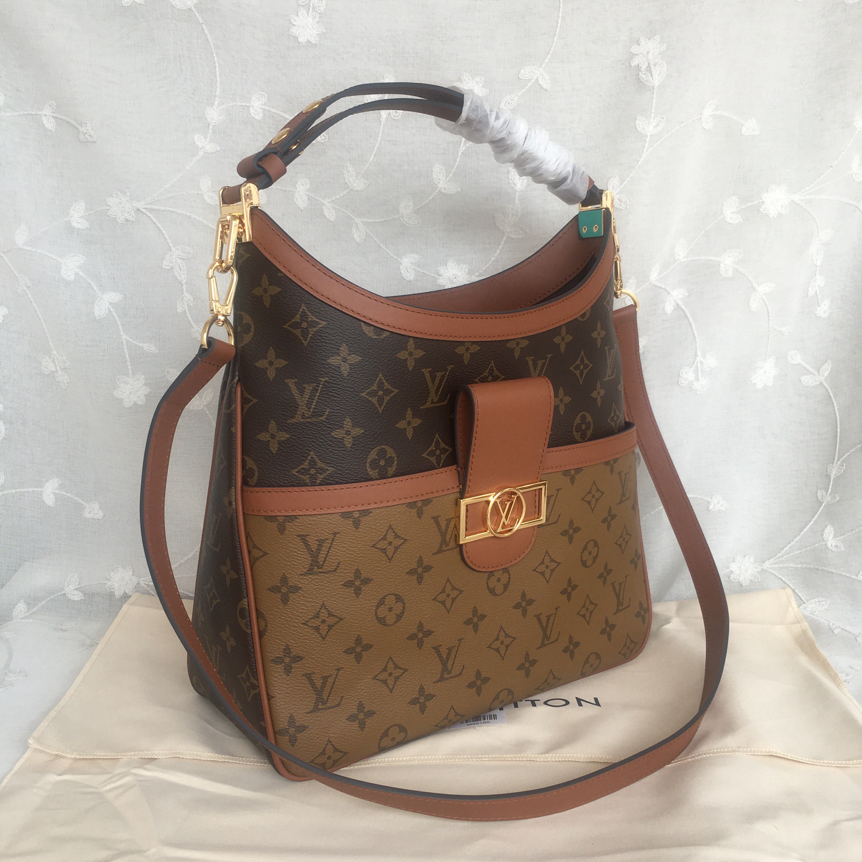 LV HOBO DAUPHINE MM M45195