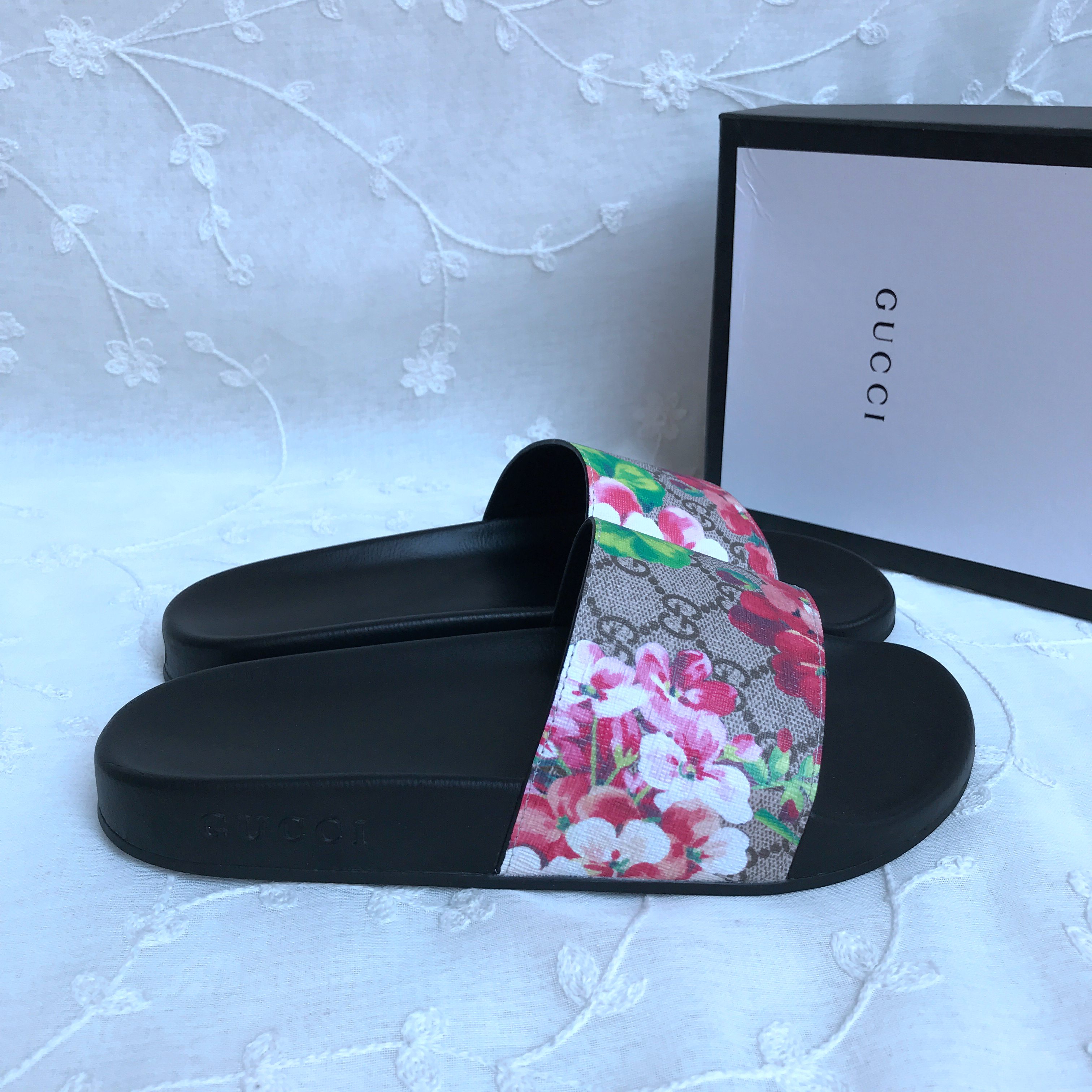 Gucci Slippers 425209