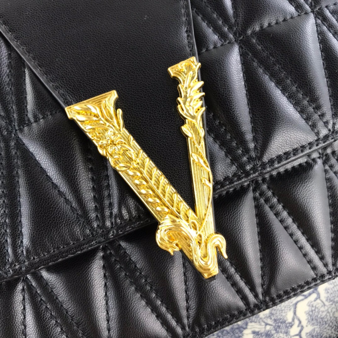 Versace AAA Quality Messenger Bags #784900