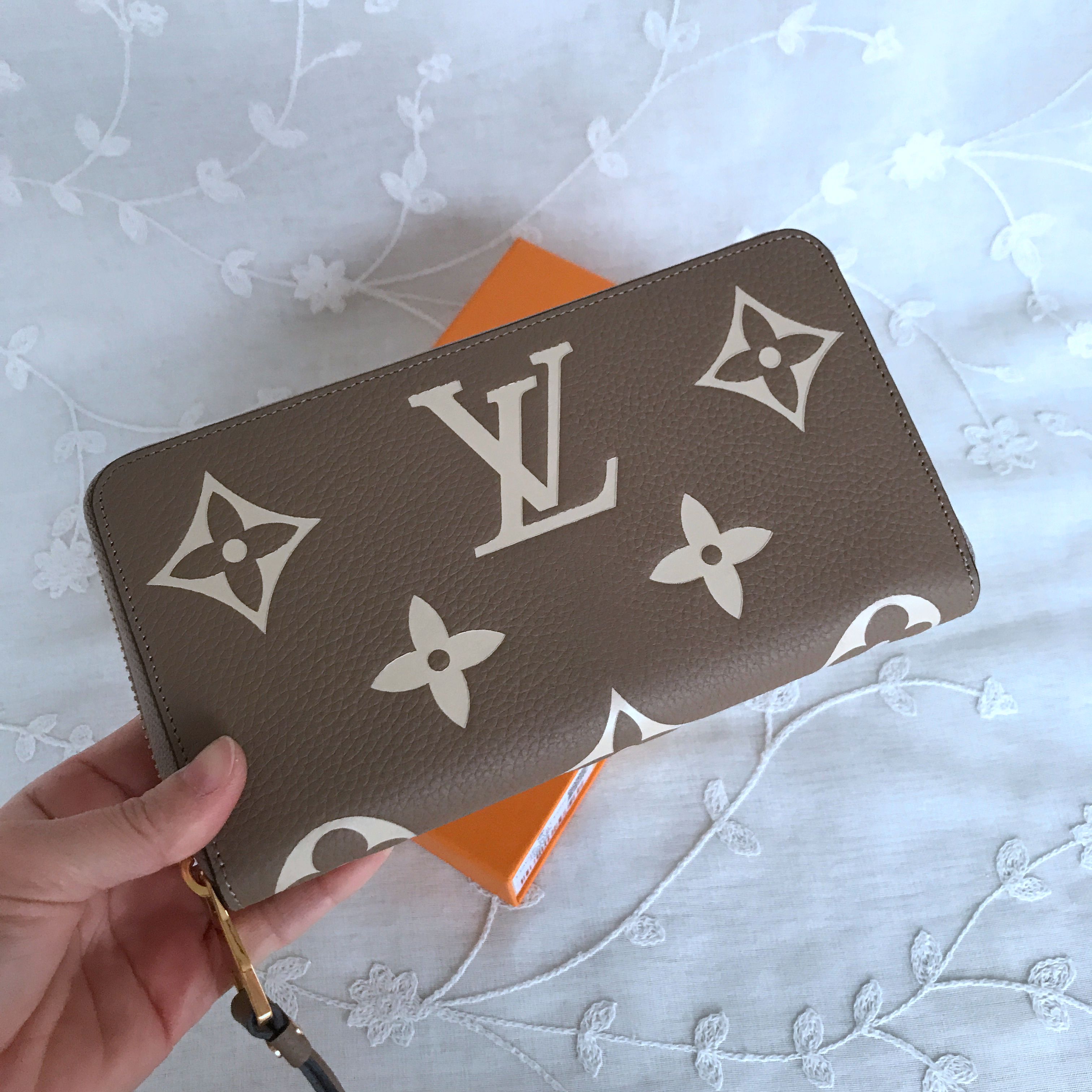 LV ZIPPY WALLET M69794