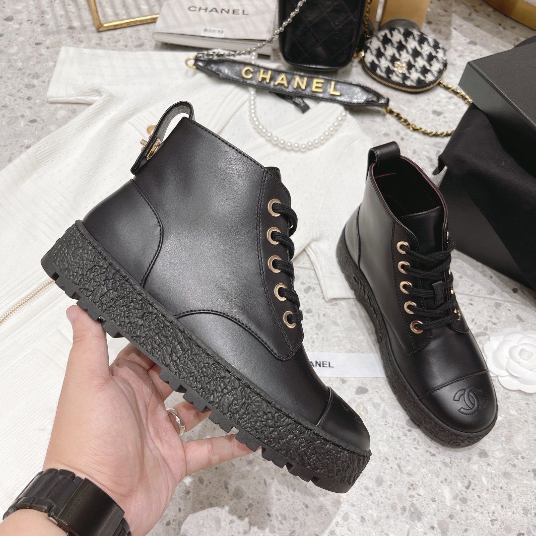 Chanel boot