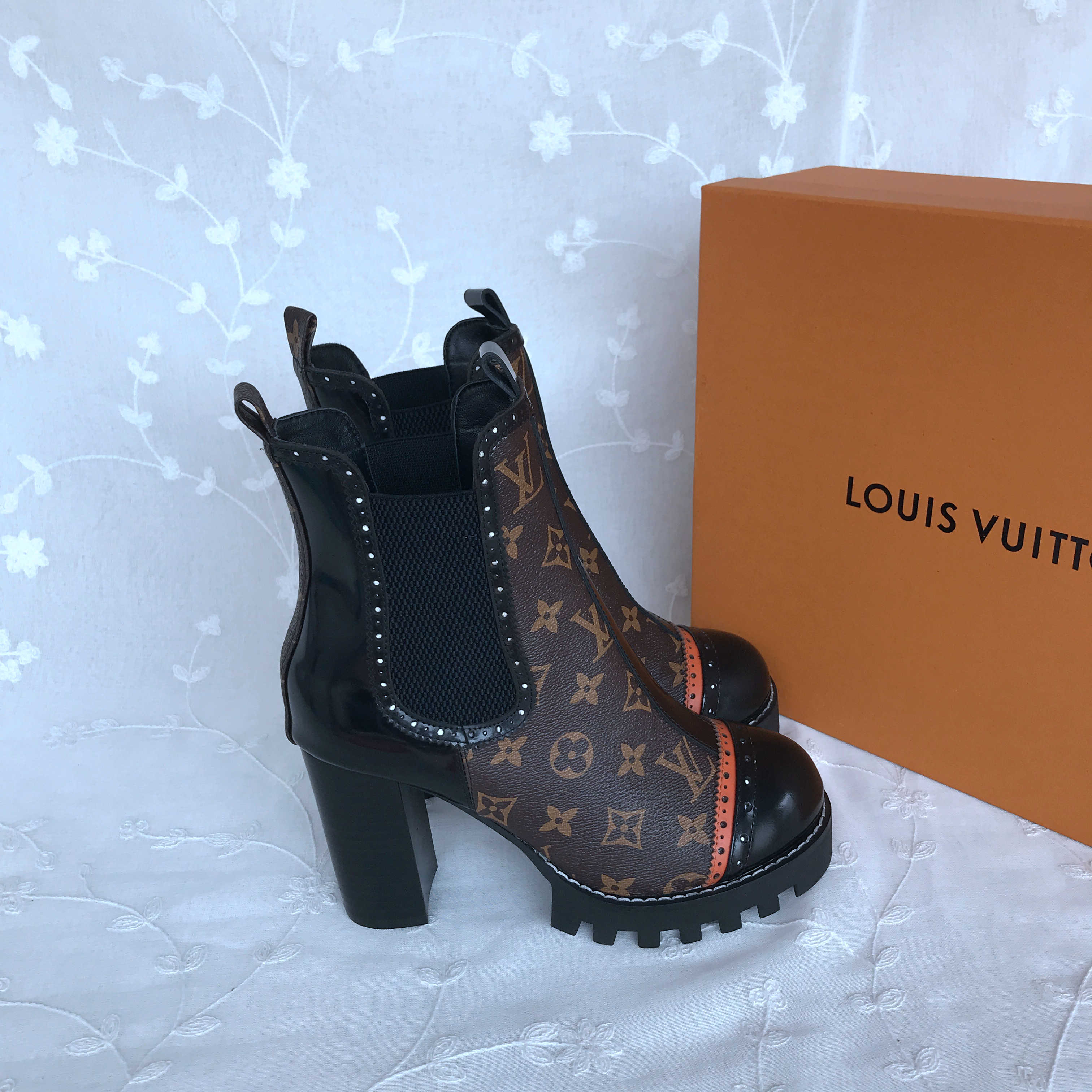 LV Hot Selling Boots 5cm heel 484526