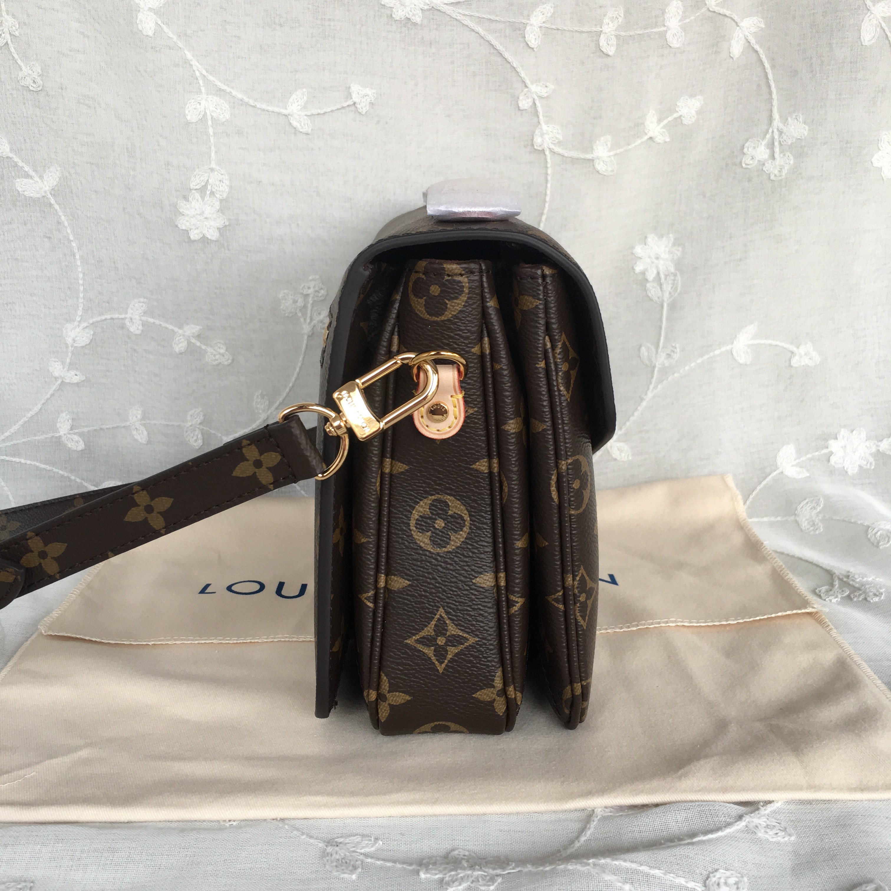 LV POCHETTE METIS M44876