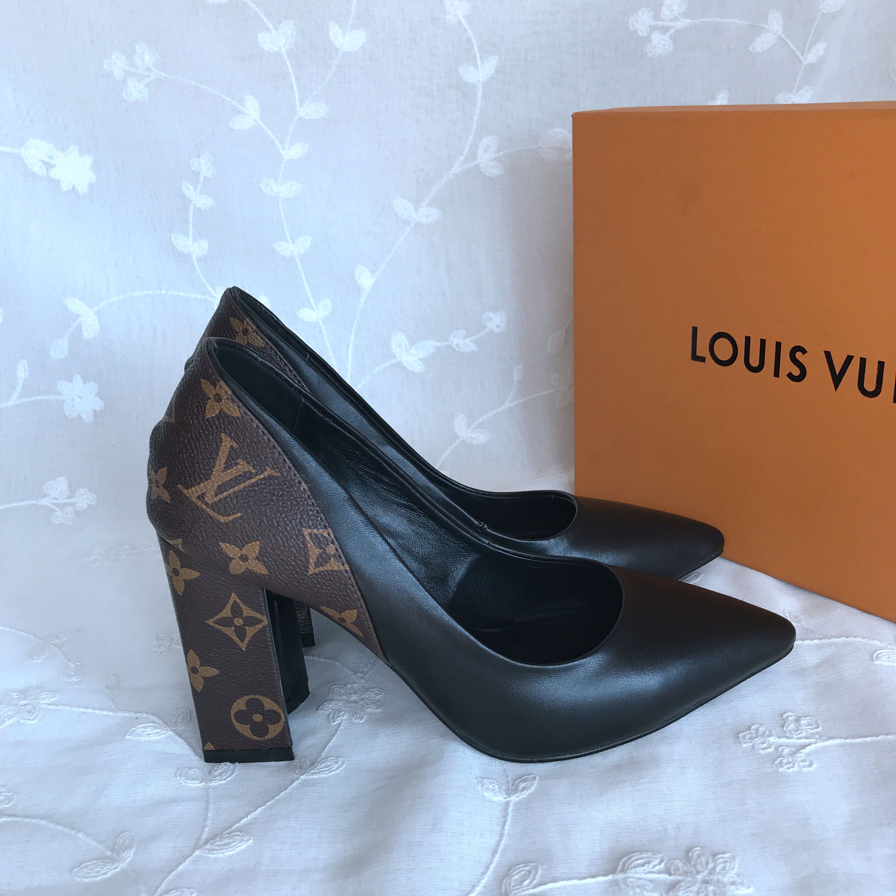 LV Sandals  832684