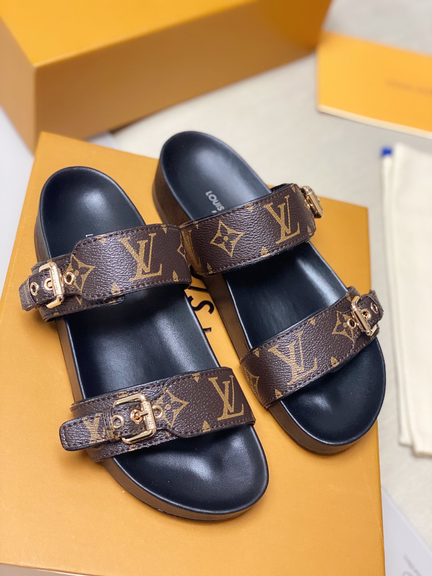 LV shoes57