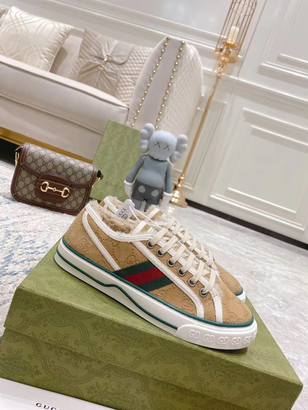 Gucci shoe158