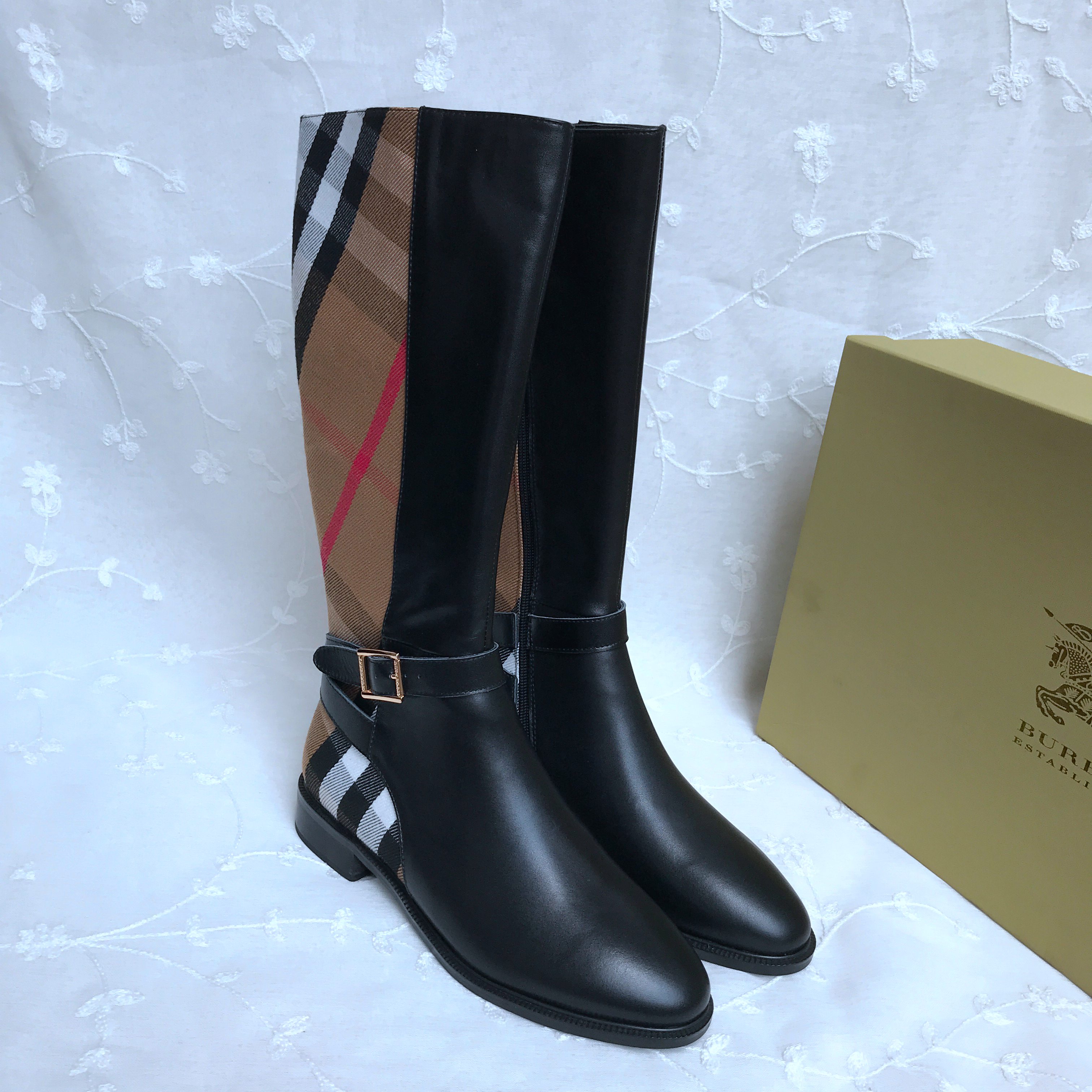 BURBERRY Boots 451971