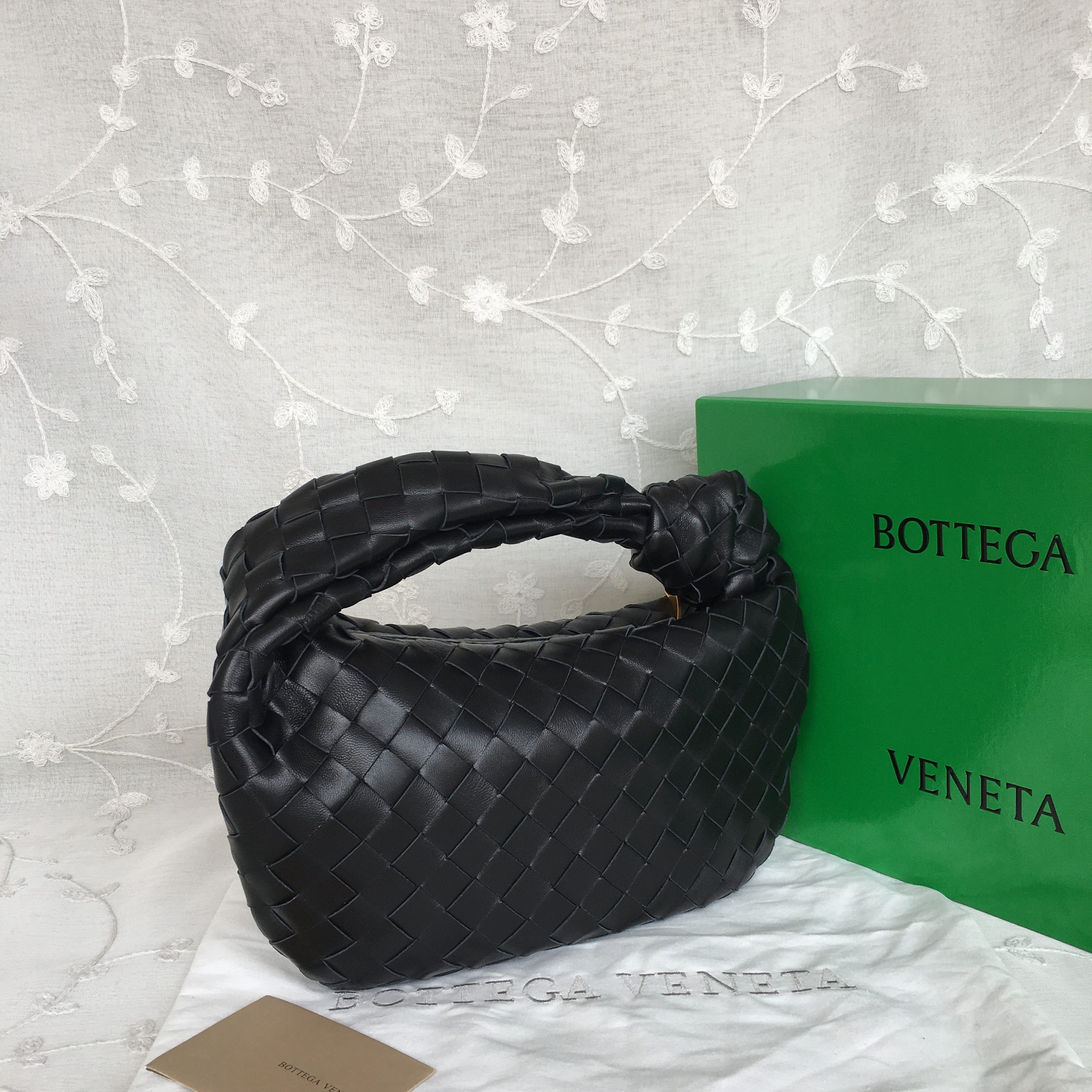 BOTTEGA VENETA Black Weave Handbag 3485A
