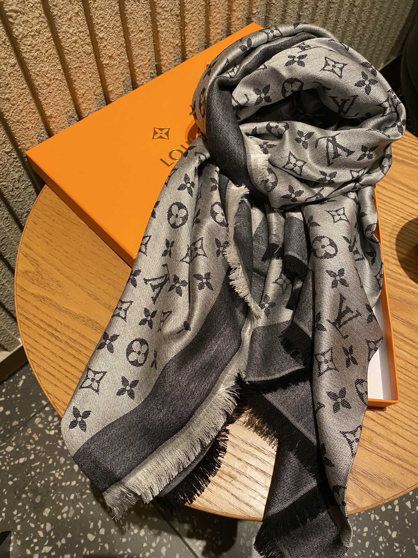 LV Scarf