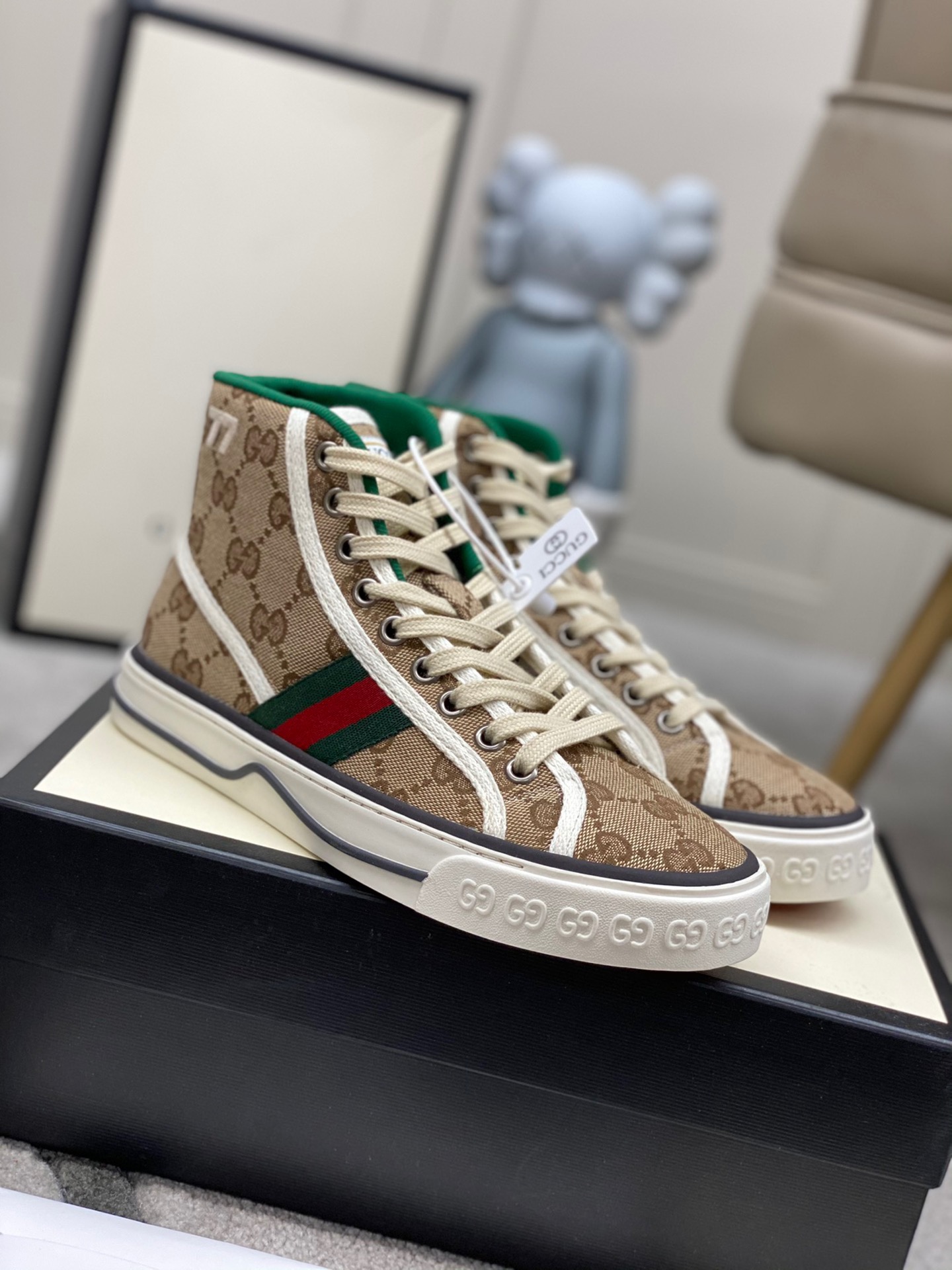 Gucci shoe215