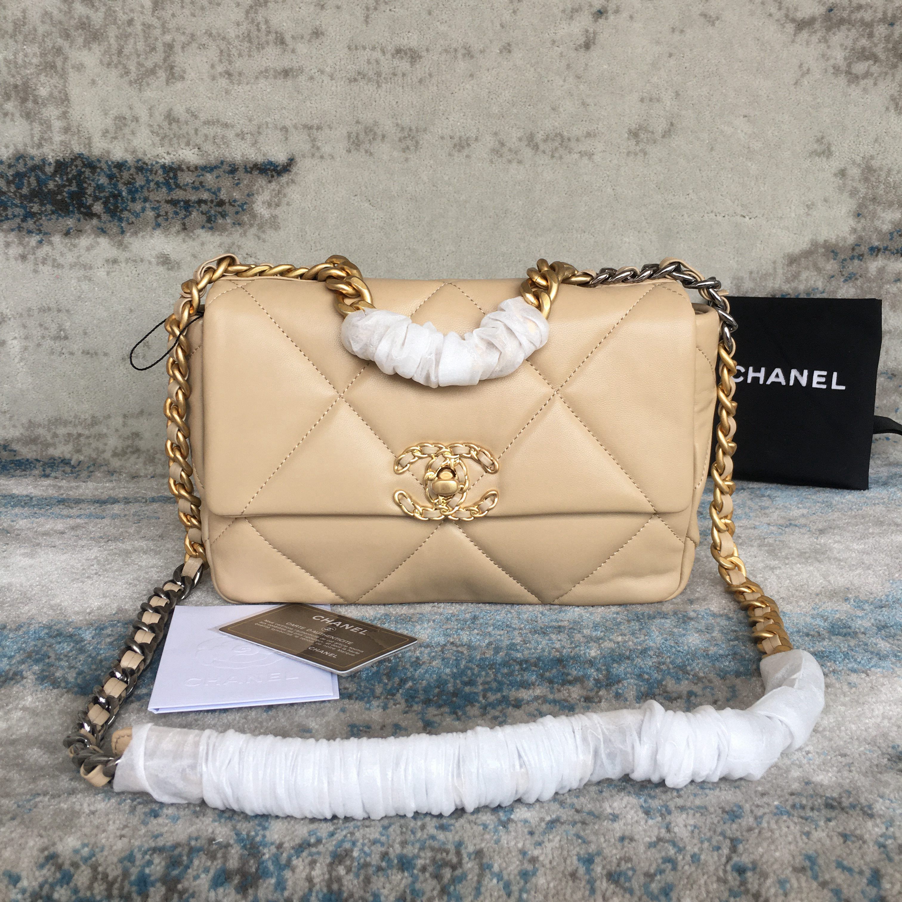 CHANEL 19 HANDBAG AS1160