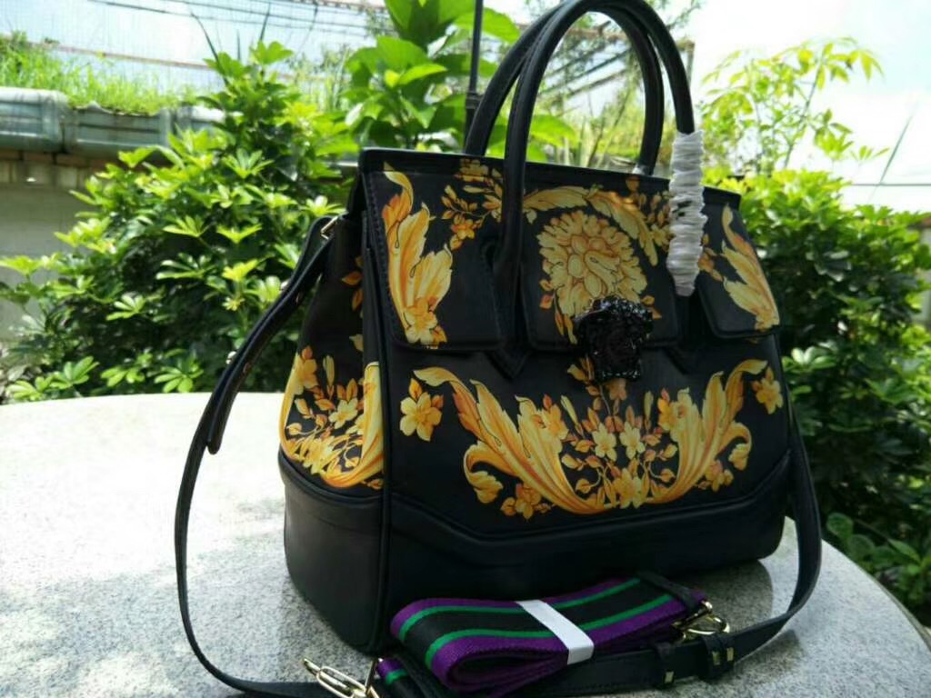 Versace AAA Quality Messenger Bags #631754