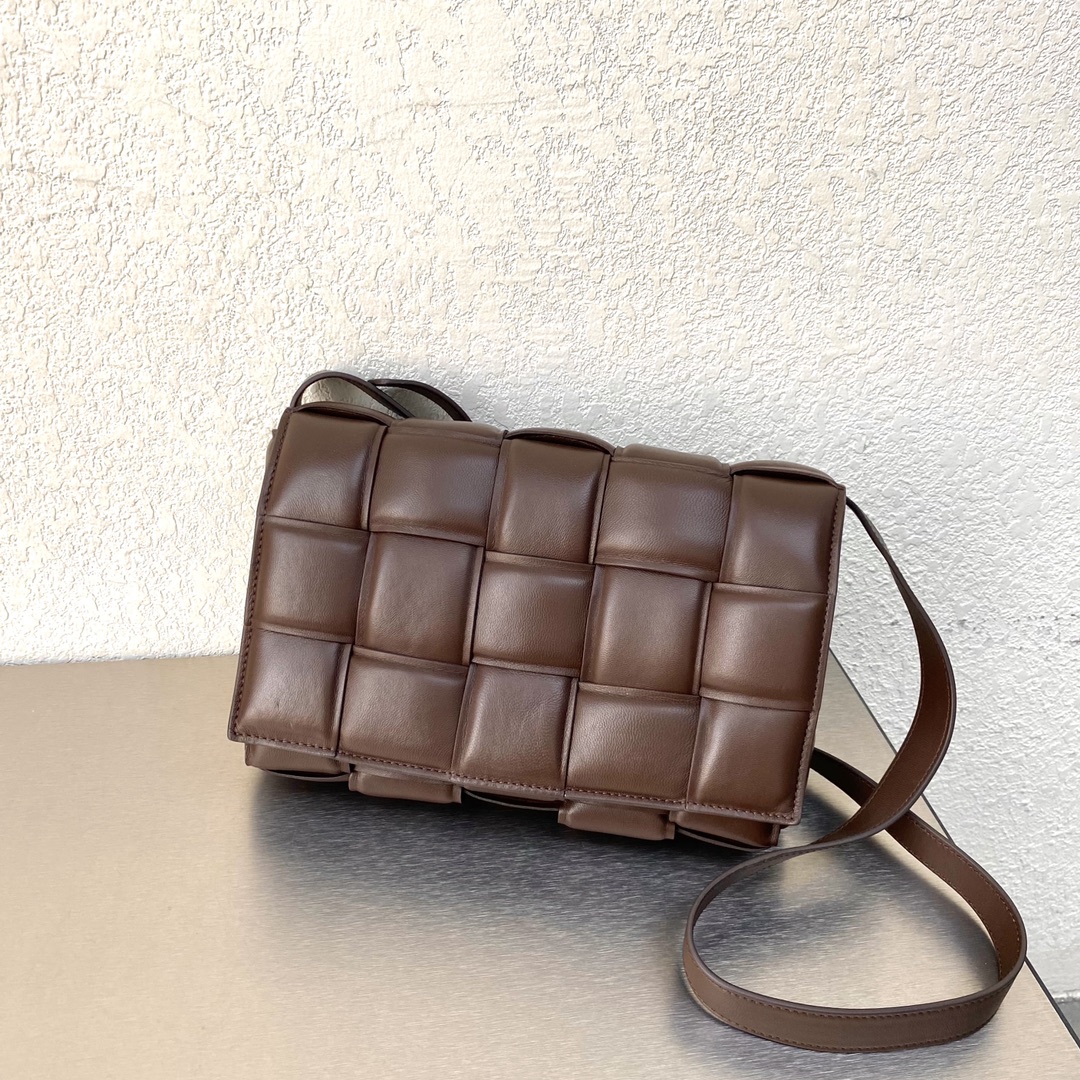 BOTTEGA VENETA THE CHAIN CASSETTE