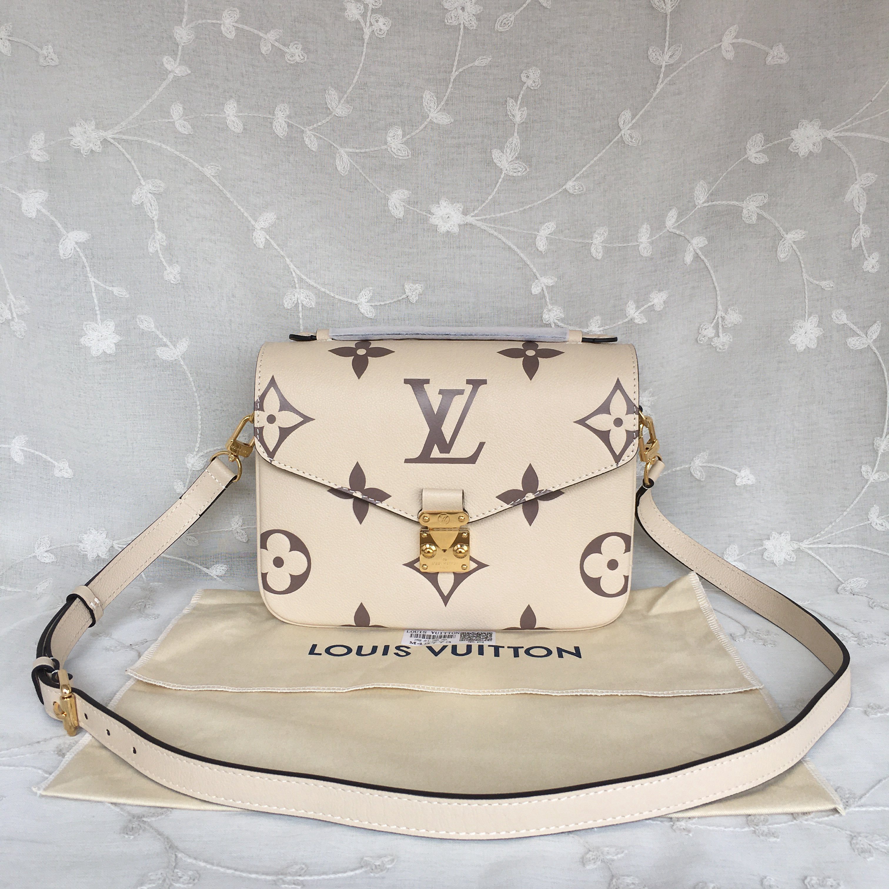 LV POCHETTE MÉTIS M45773