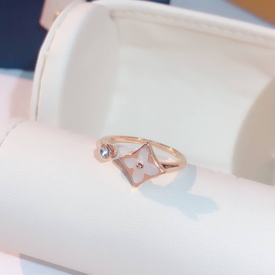 Knockoff Louis Vuitton Logo Ring